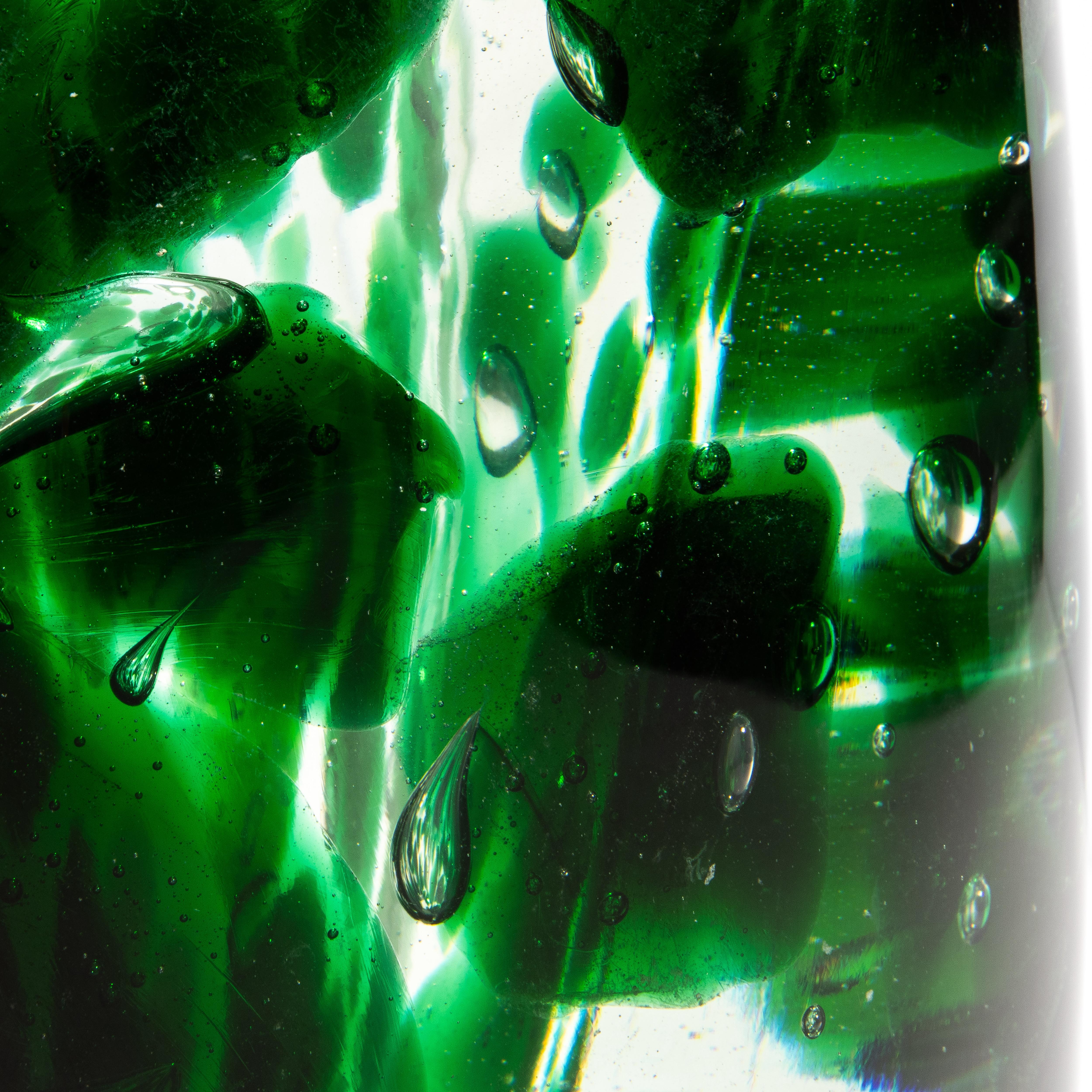 Vase de Murano soufflé à la main avec détails vert émeraude en vente 3