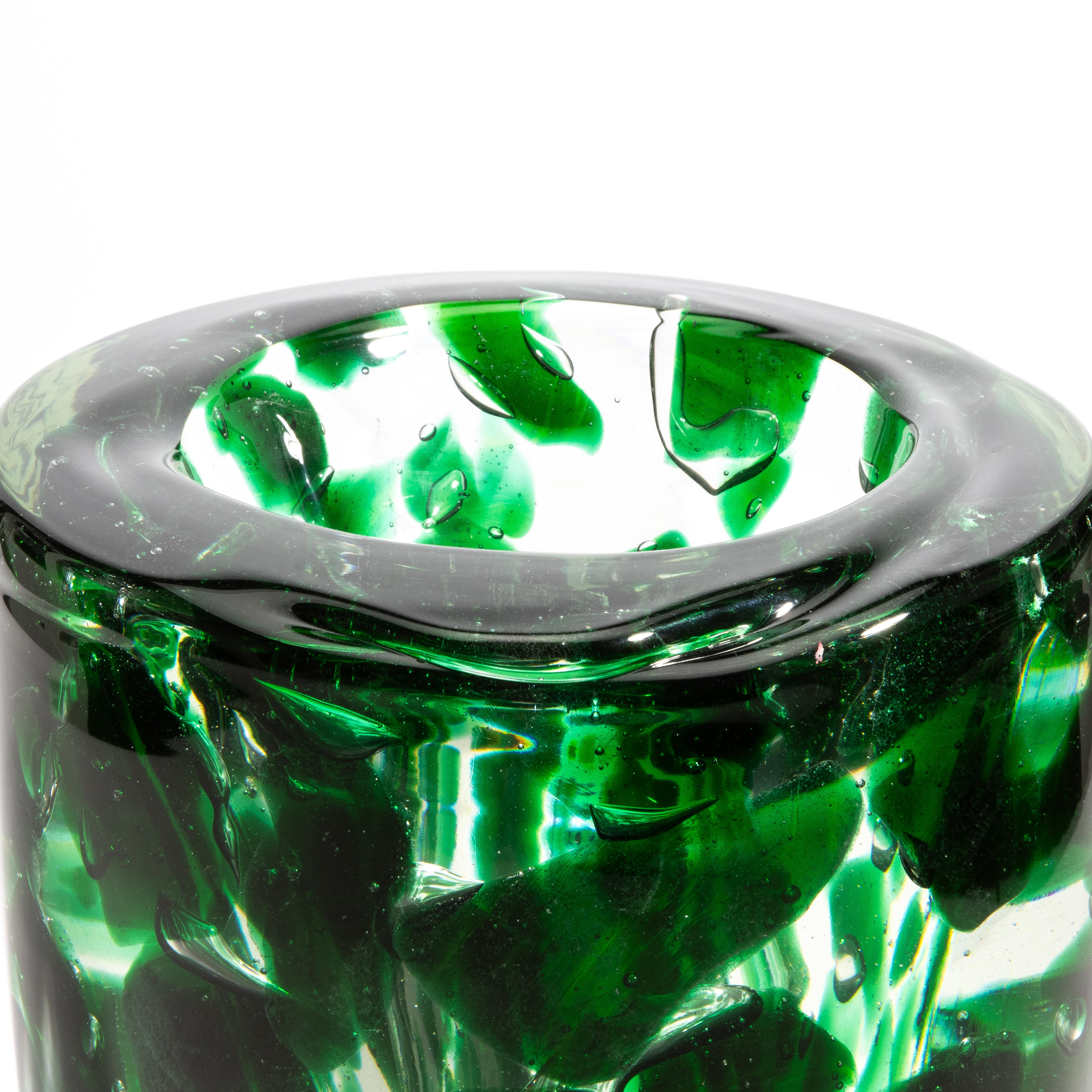Vase de Murano soufflé à la main avec détails vert émeraude Neuf - En vente à West Hollywood, CA