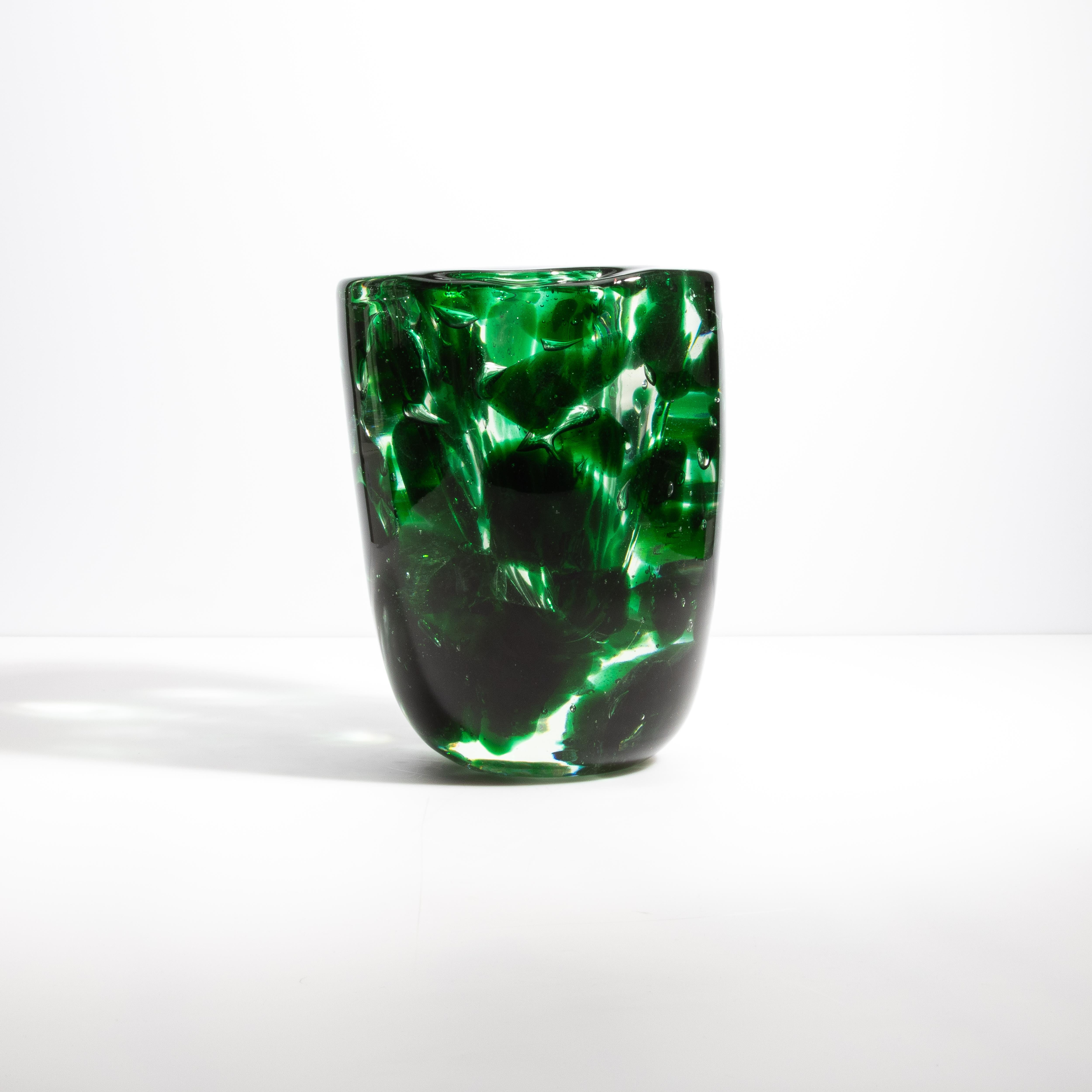 XXIe siècle et contemporain Vase de Murano soufflé à la main avec détails vert émeraude en vente