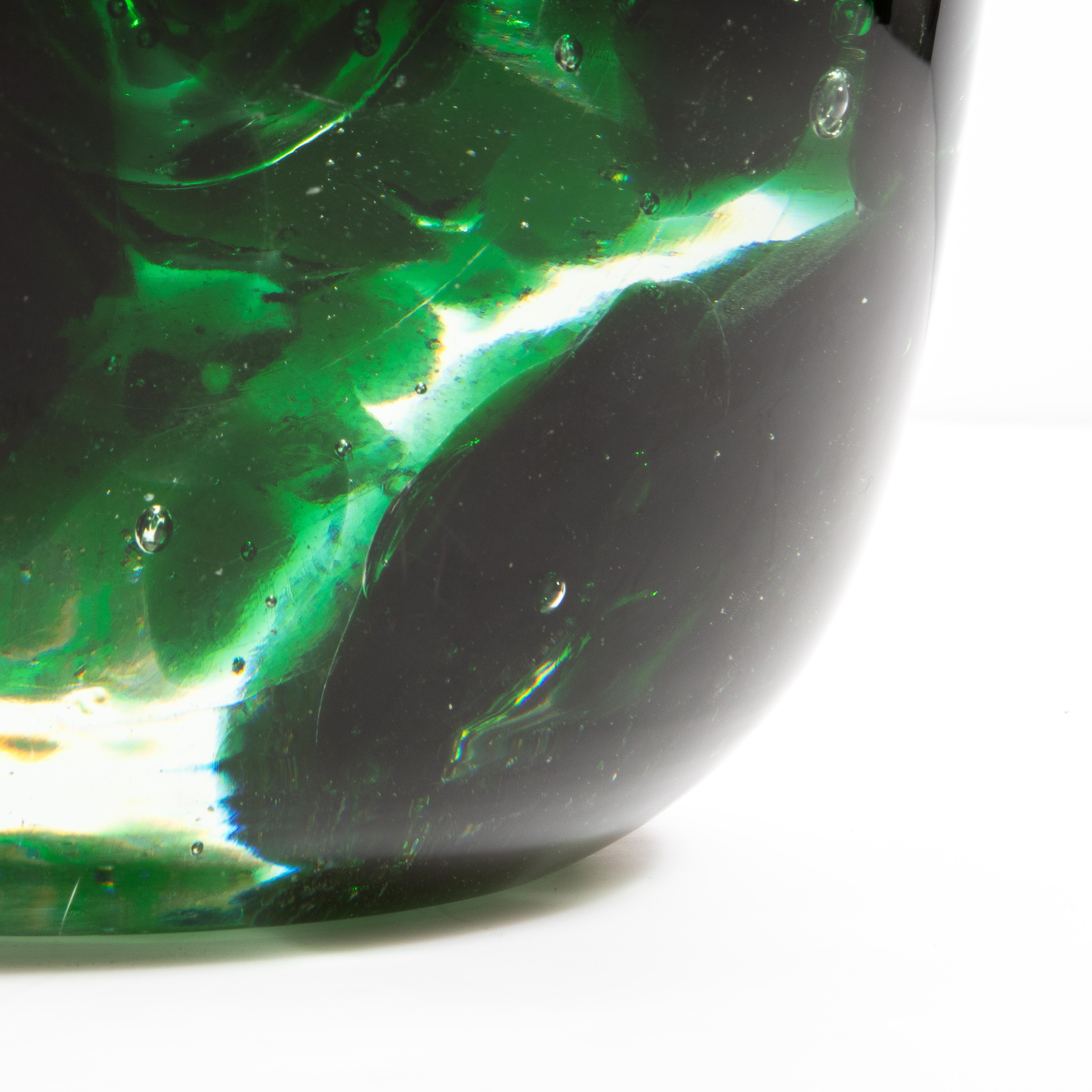 Vase de Murano soufflé à la main avec détails vert émeraude en vente 1