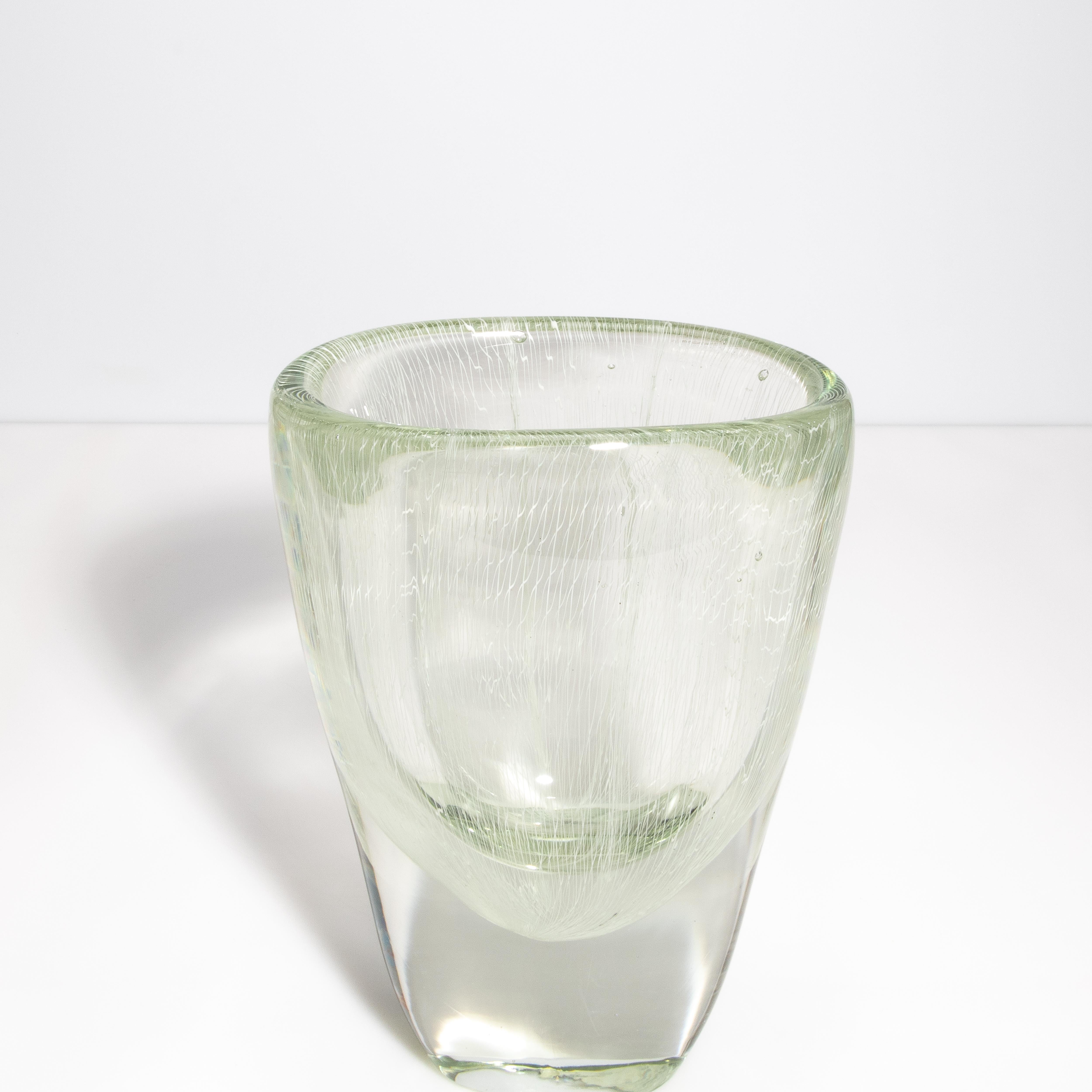 Fatto a mano Vaso di Murano soffiato a mano con microfili e trasparente in vendita