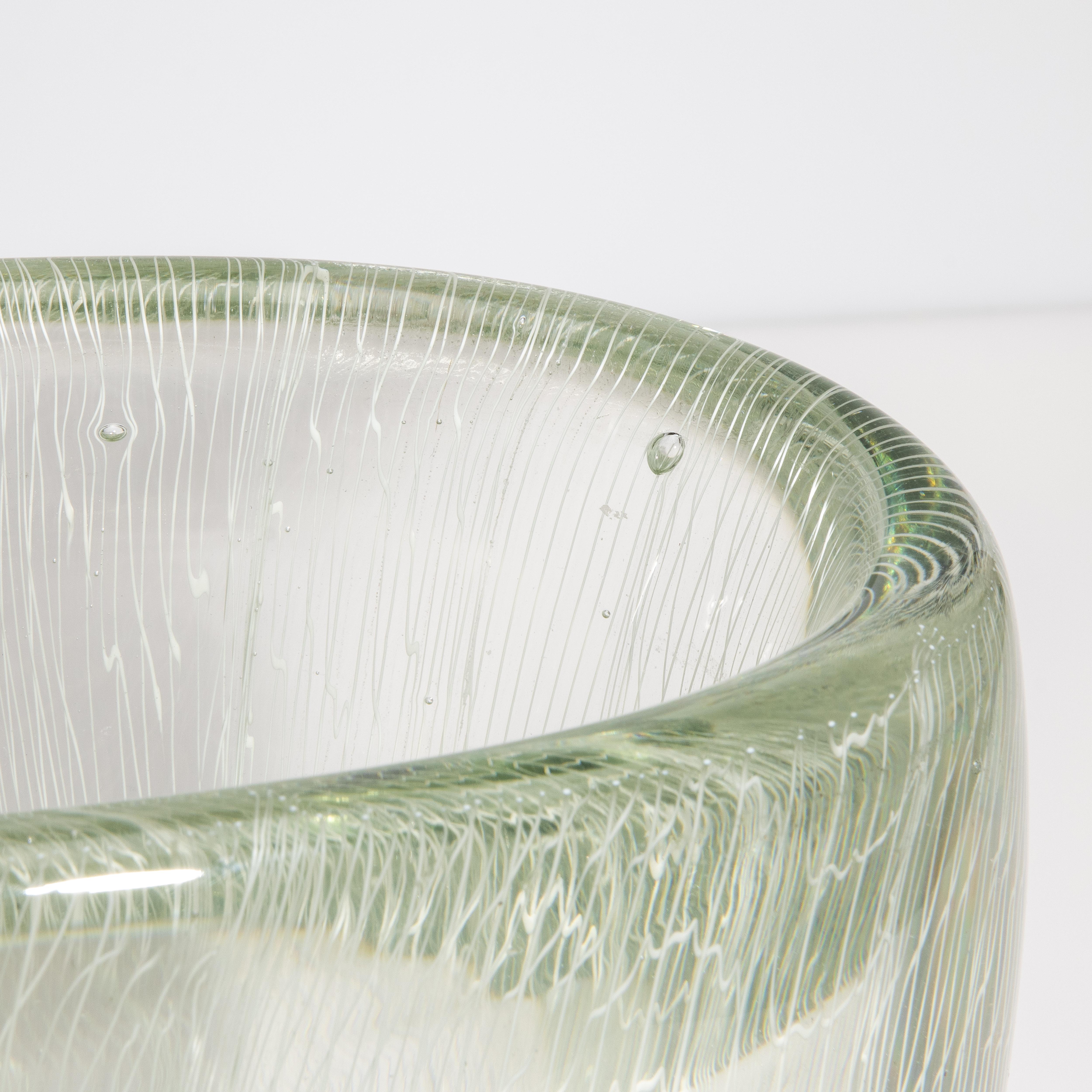 Vetro di Murano Vaso di Murano soffiato a mano con microfili e trasparente in vendita