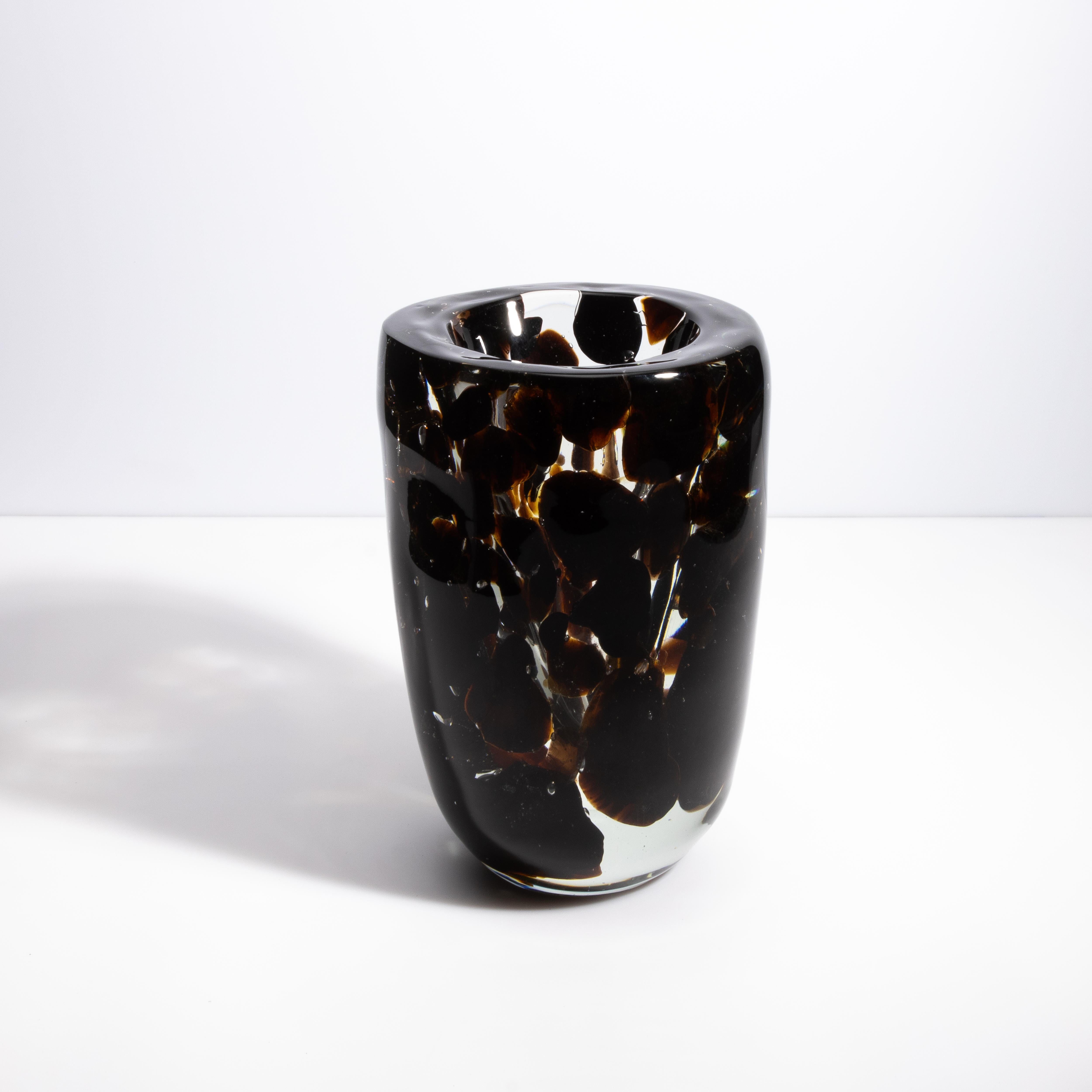 Moderne Vase Murano soufflé à la main avec détails en onyx noir et ambre foncé en vente