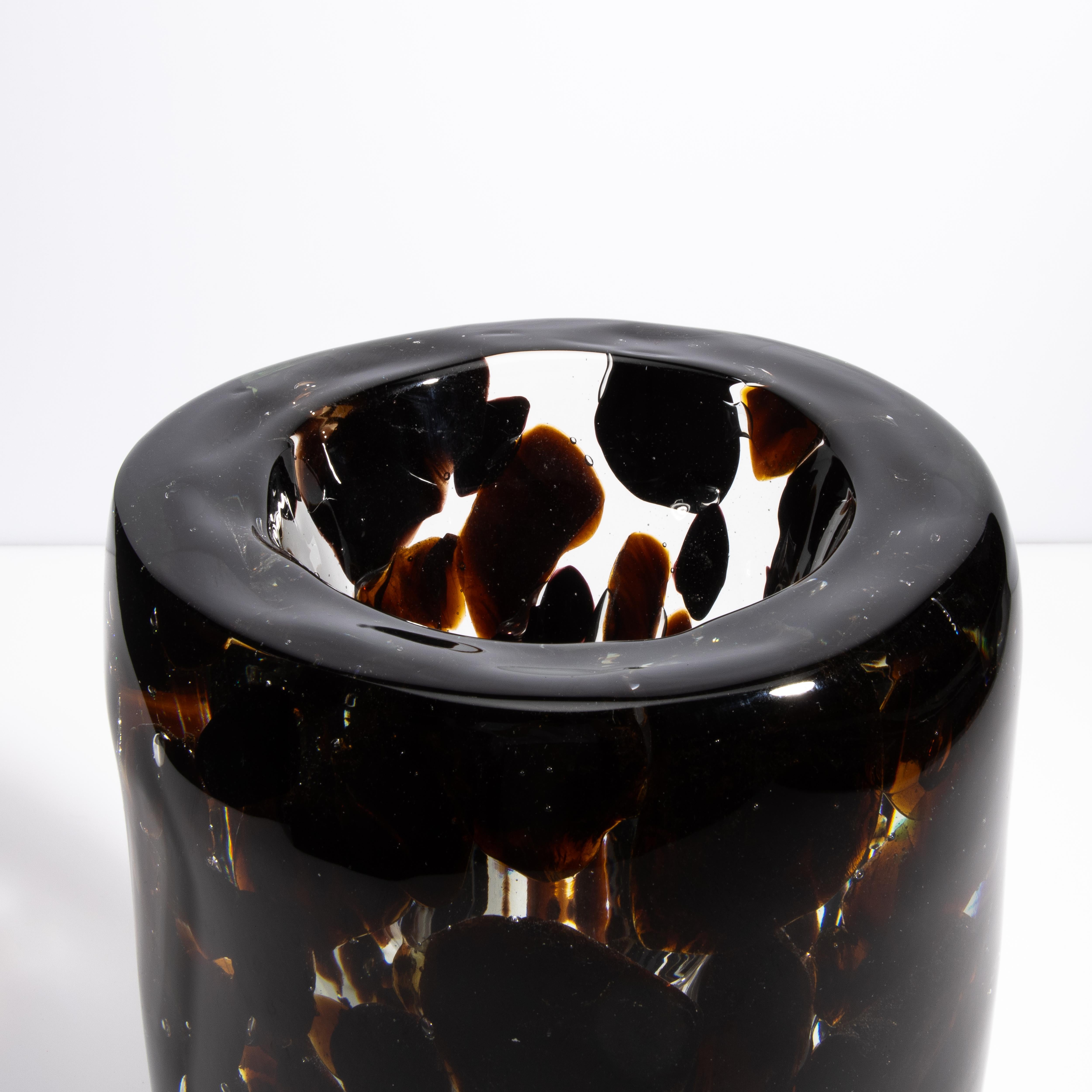 Verre de Murano Vase Murano soufflé à la main avec détails en onyx noir et ambre foncé en vente