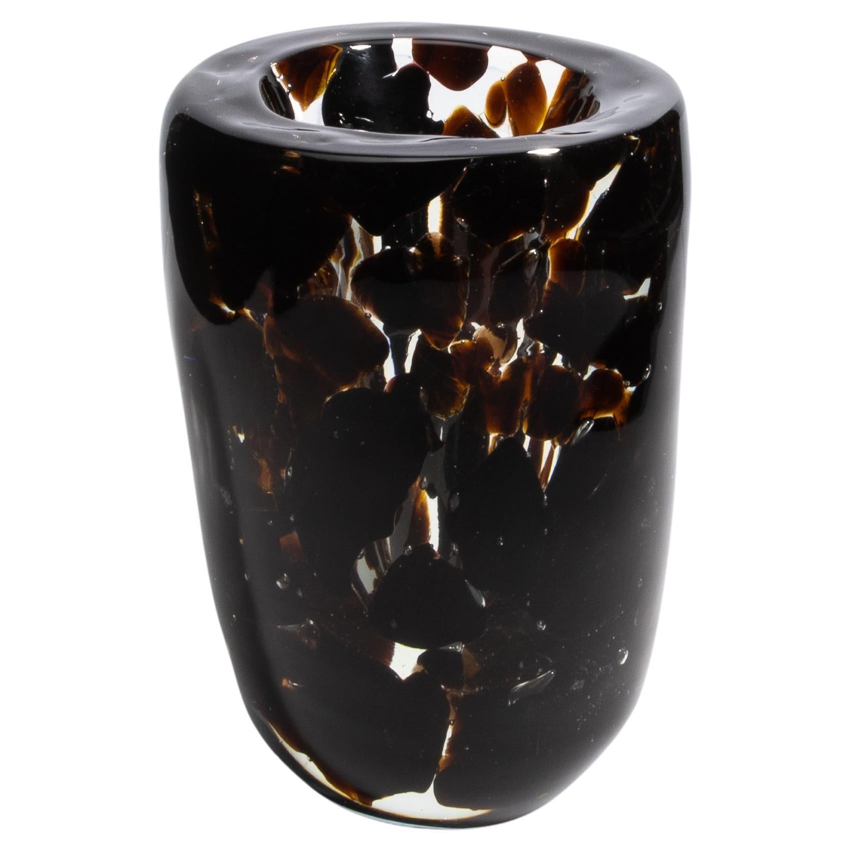 Vase Murano soufflé à la main avec détails en onyx noir et ambre foncé