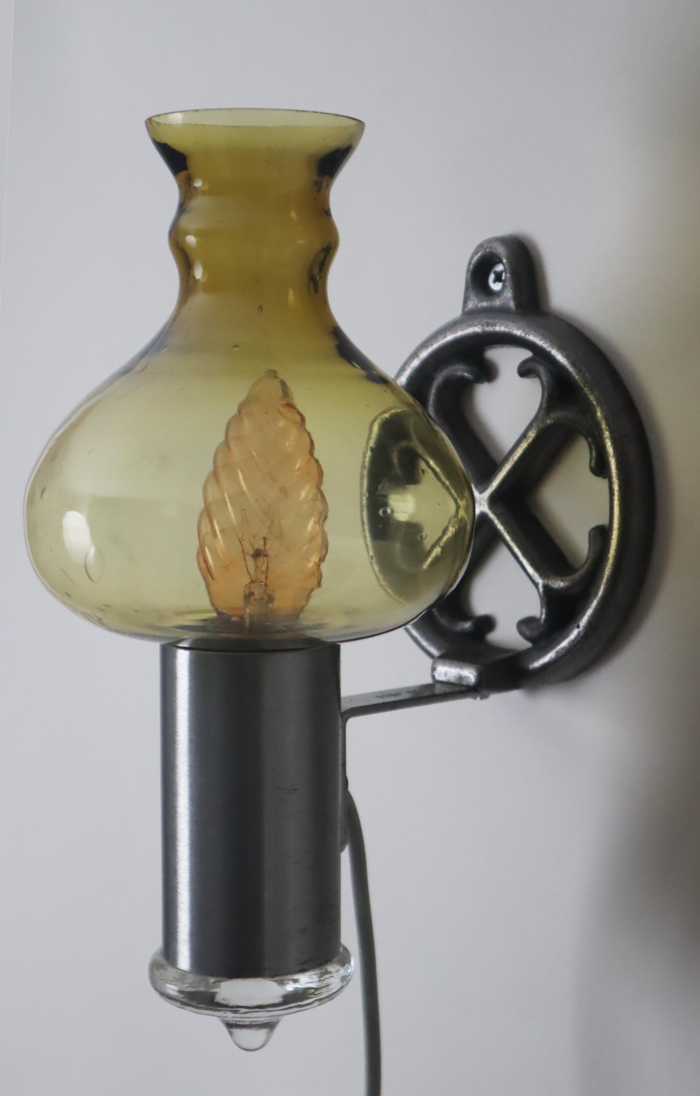 Métal Applique en verre ambré suédois soufflé à la main d'Ostling Gnosjö, 1970 en vente