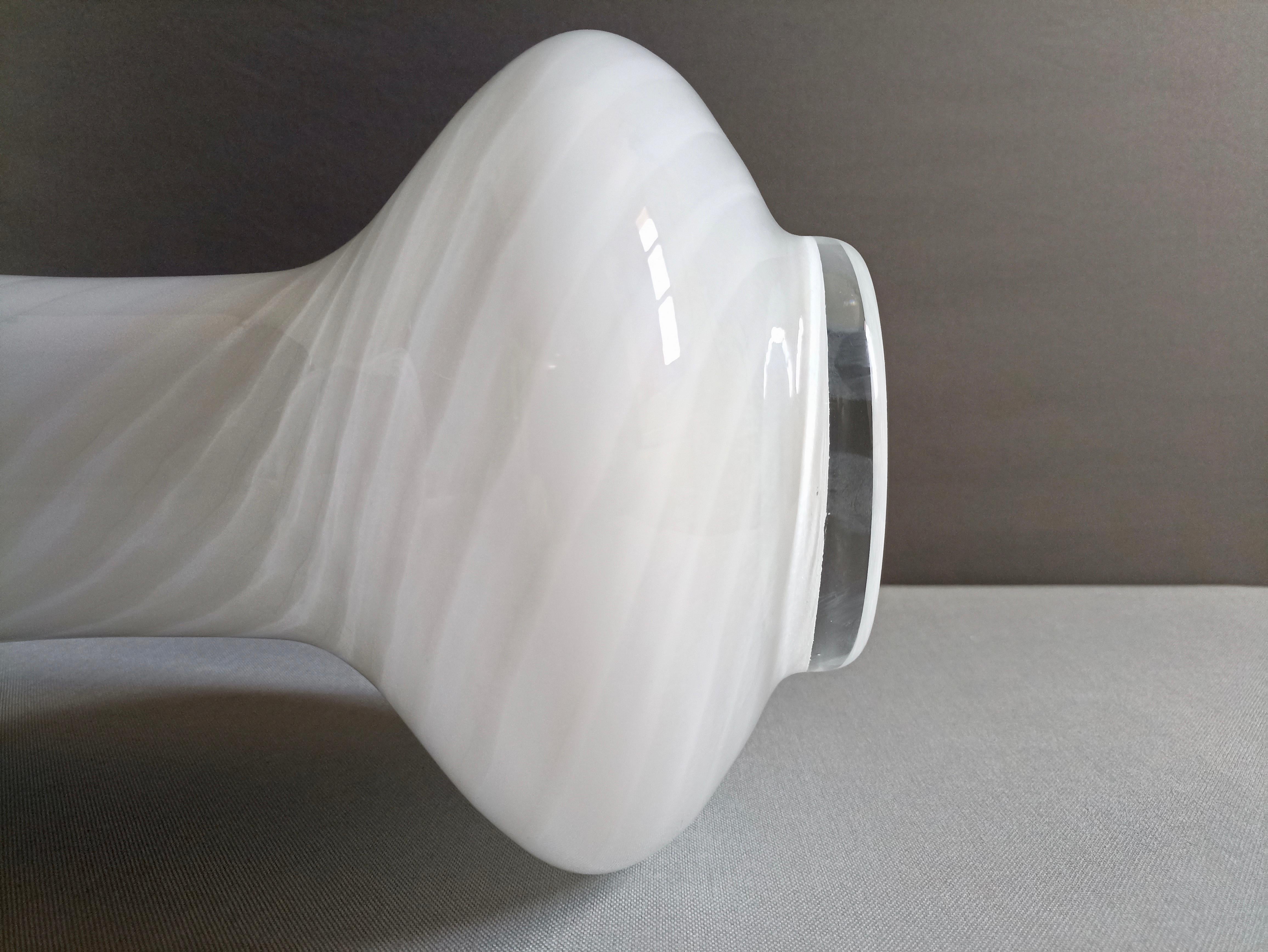 Hand-blown swirled glass vase. Italy, 1960-1969.  For Sale 1