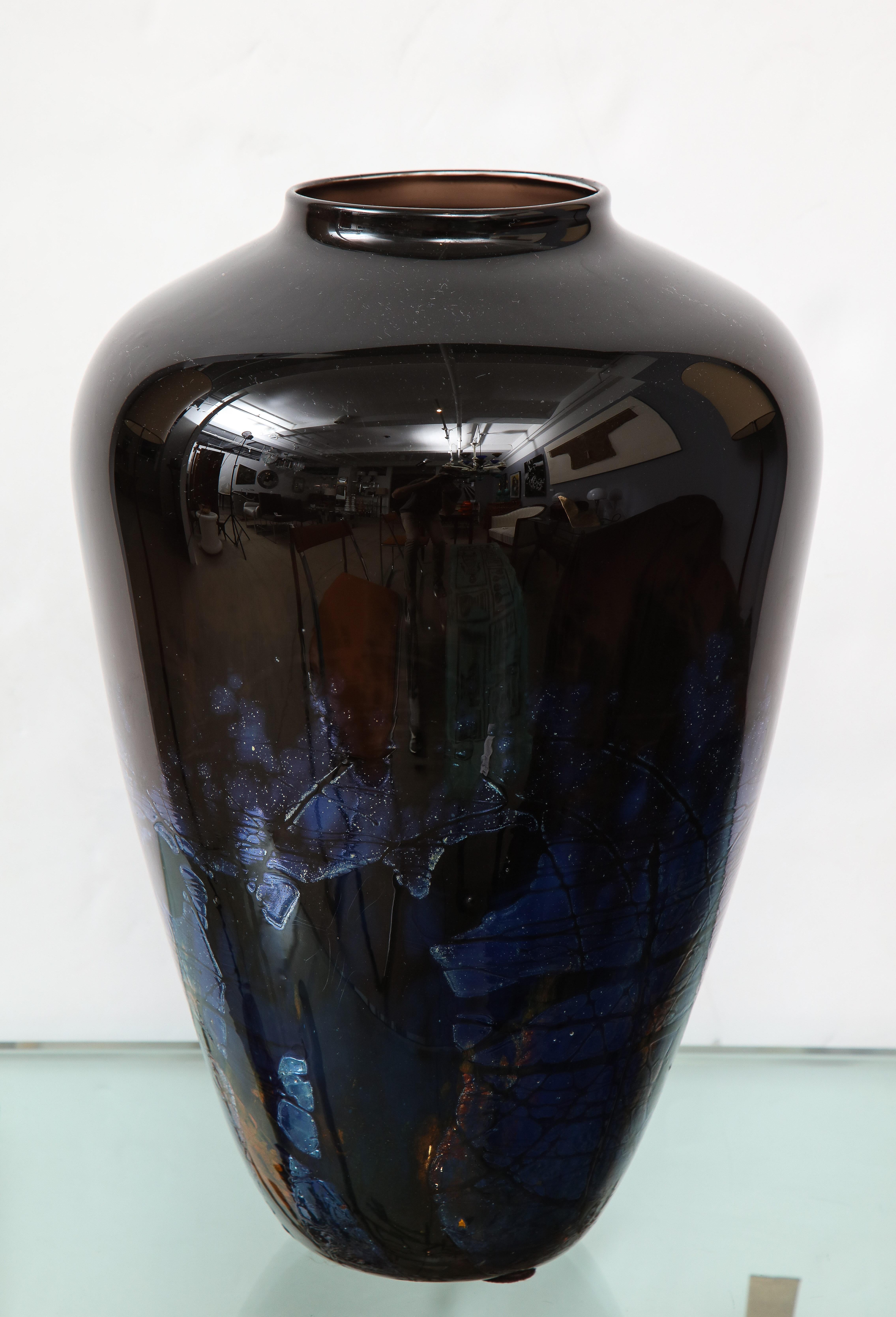 Vaso soffiato a mano da Chris Ross.
 