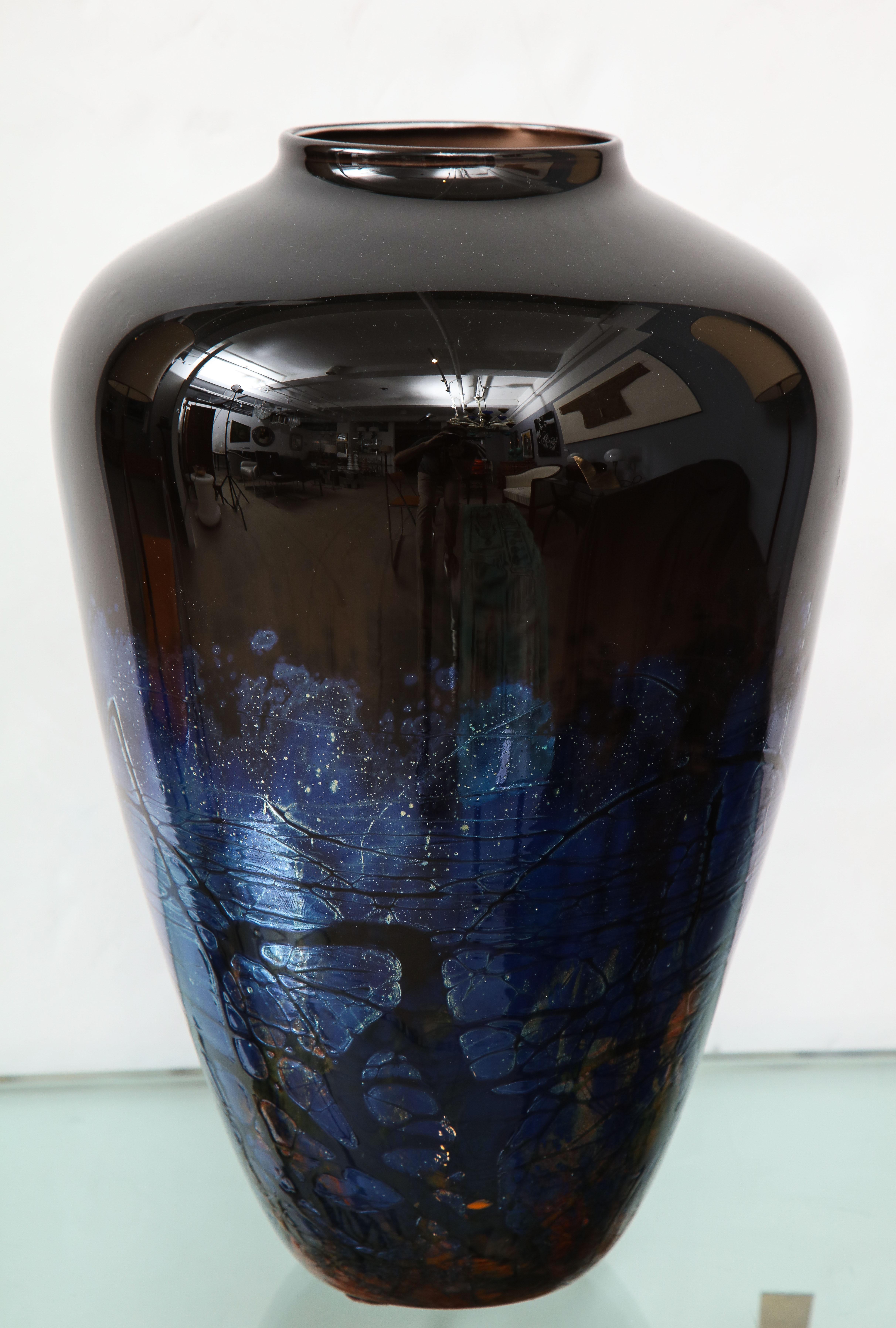 Hand Blown Vase by Chris Ross In Good Condition For Sale In New York, NY