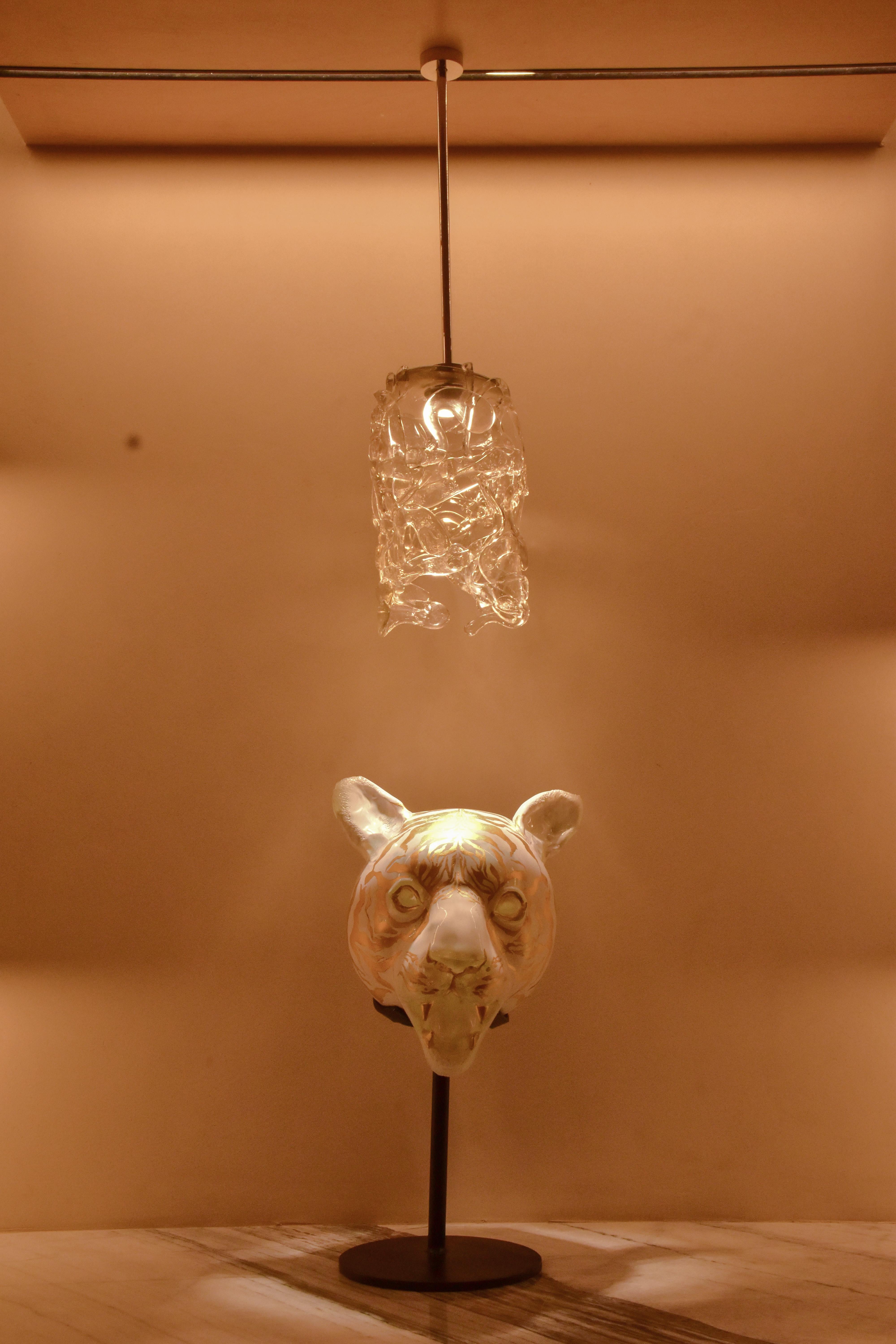 Hand-blown Glass White Tiger Head with 24K Gold Gilding (21. Jahrhundert und zeitgenössisch) im Angebot