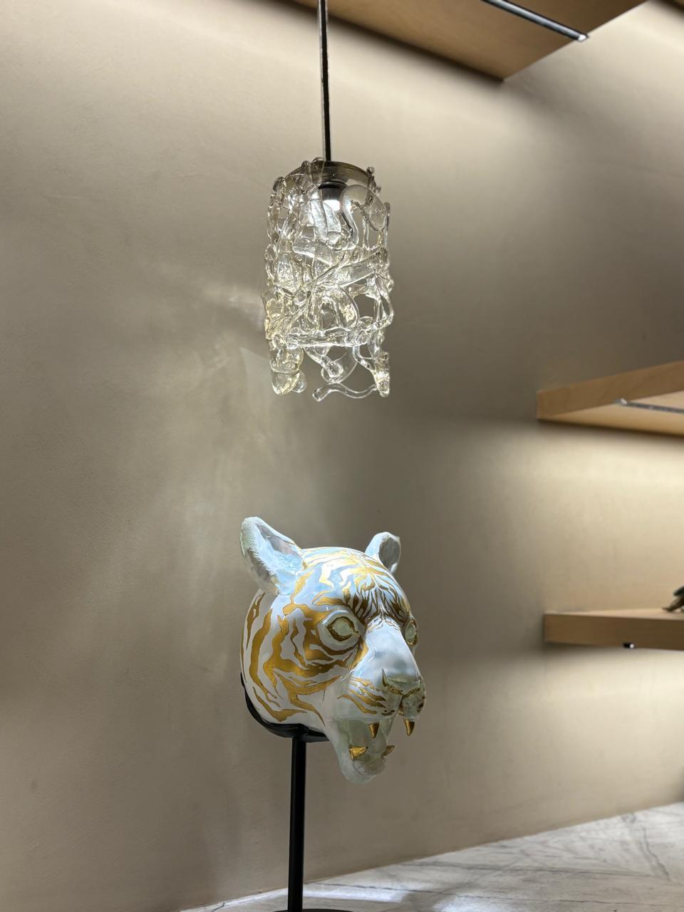 Hand-blown Glass White Tiger Head with 24K Gold Gilding (Indisch) im Angebot