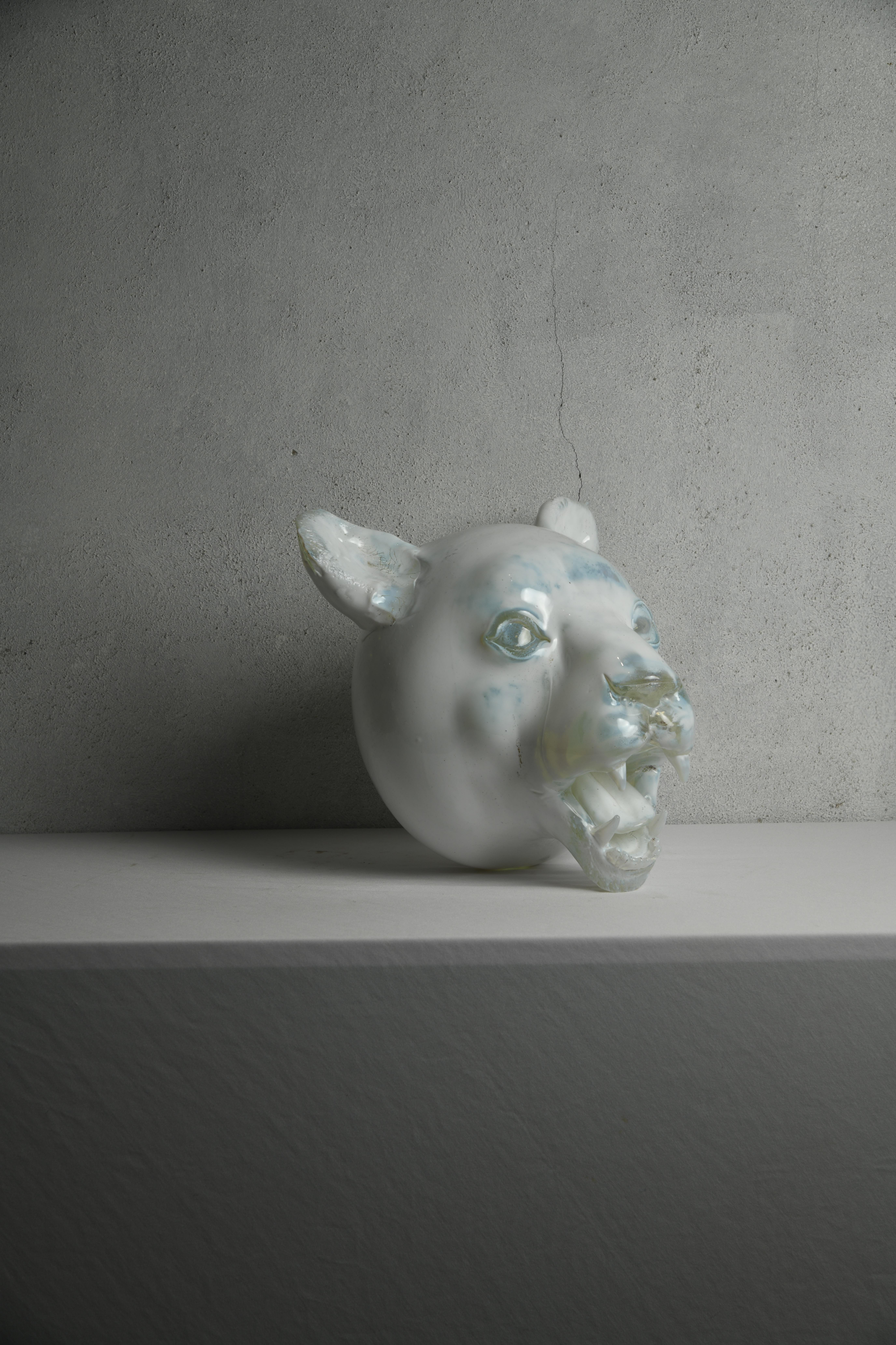 Hand-blown Glass White Tiger Head with 24K Gold Gilding (Glaskunst) im Angebot