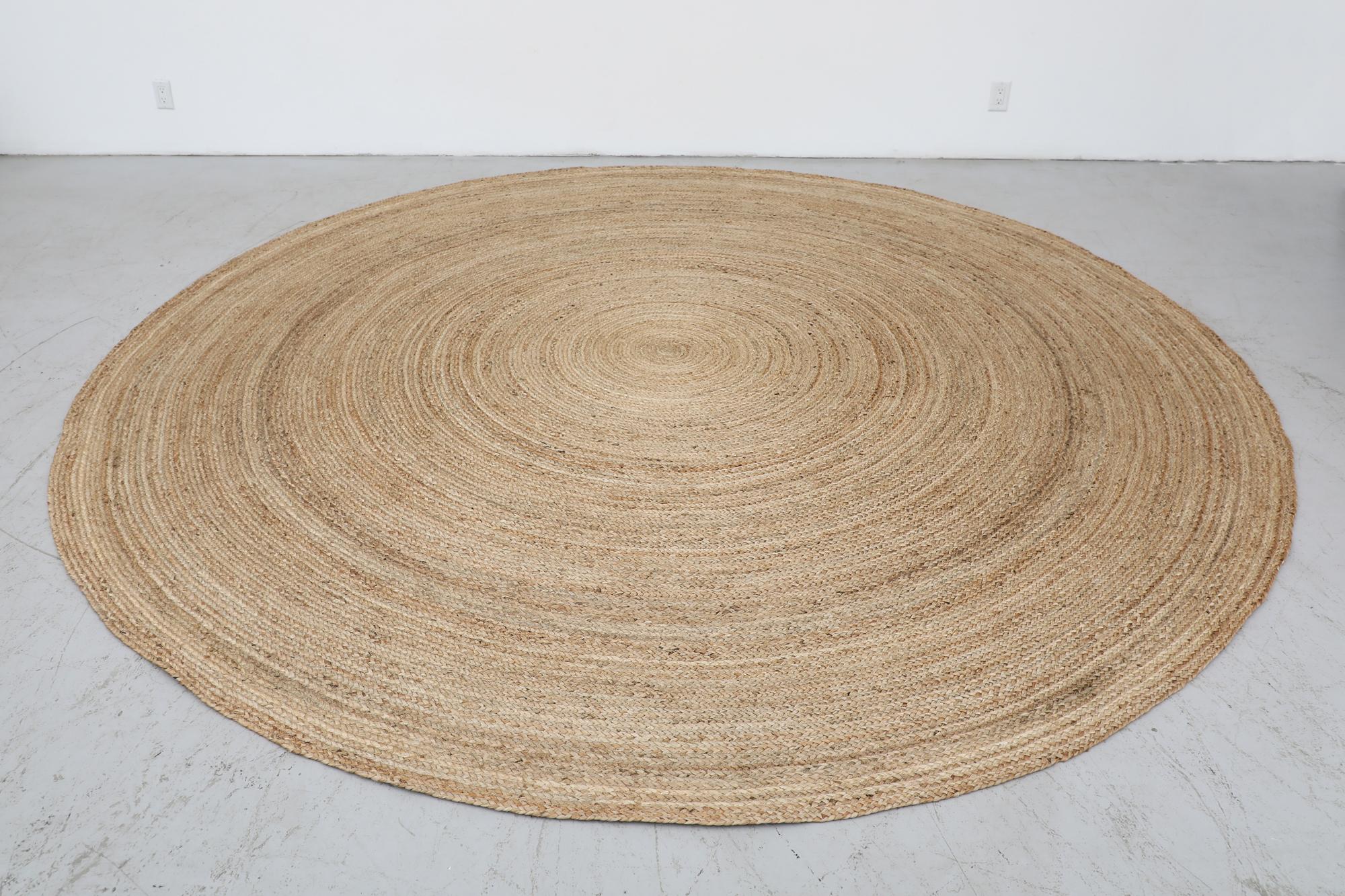 Indian Hand braided 10ft Round Woven 'Montreal' Natural Sisal Rug, Made in India For Sale