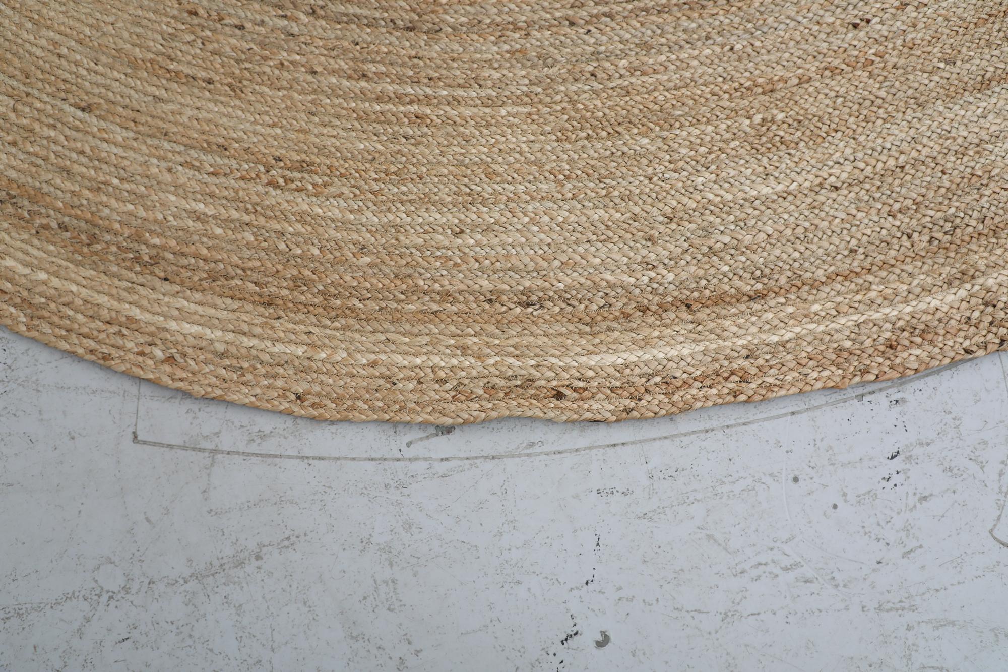 Hand braided 10ft Round Woven 'Montreal' Sisal Rug In Good Condition For Sale In Los Angeles, CA