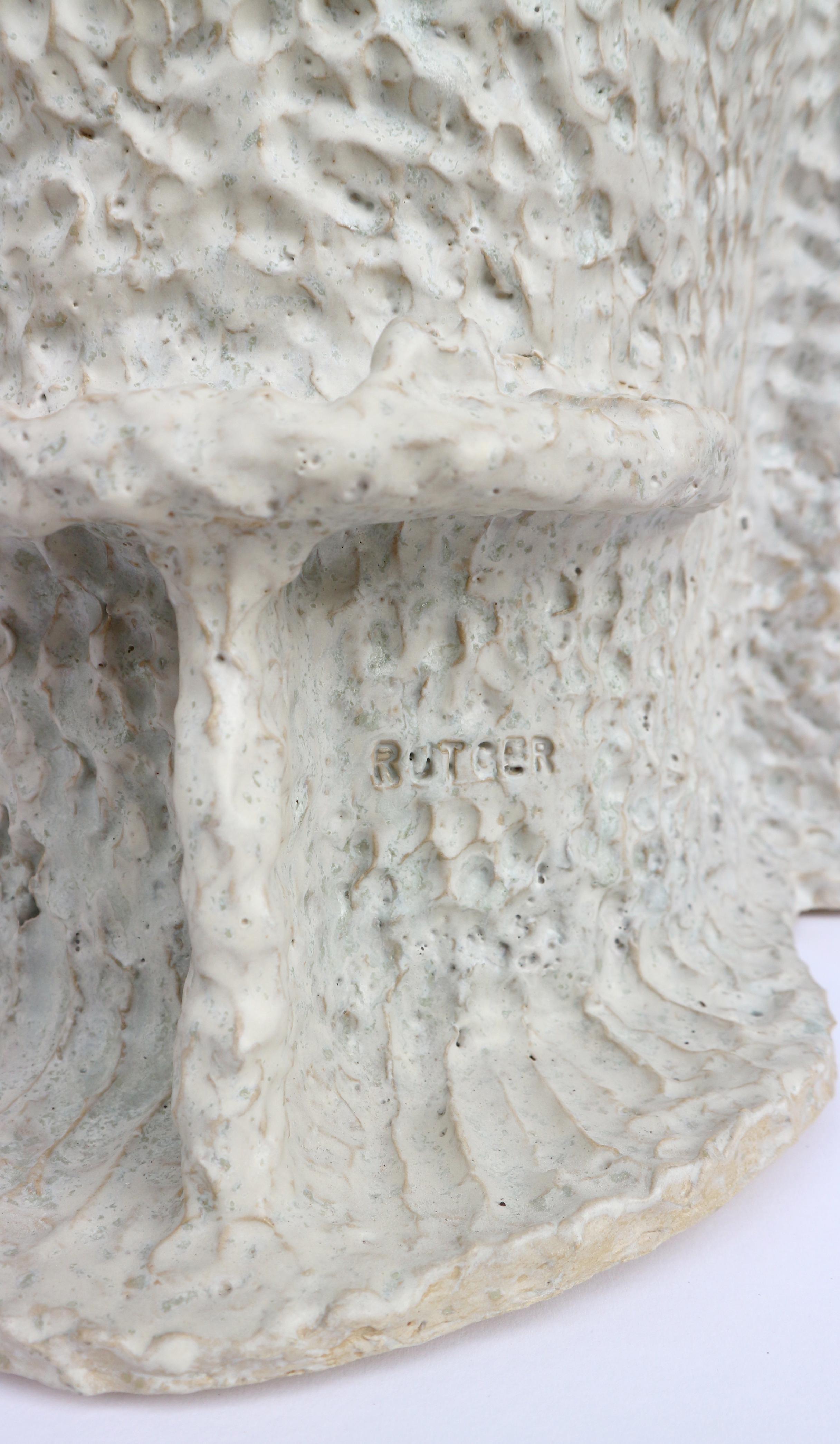Großer handgefertigter Pflanzgefäß aus Steingut, weiß gesprenkelte Glasur  (Europäisch) im Angebot