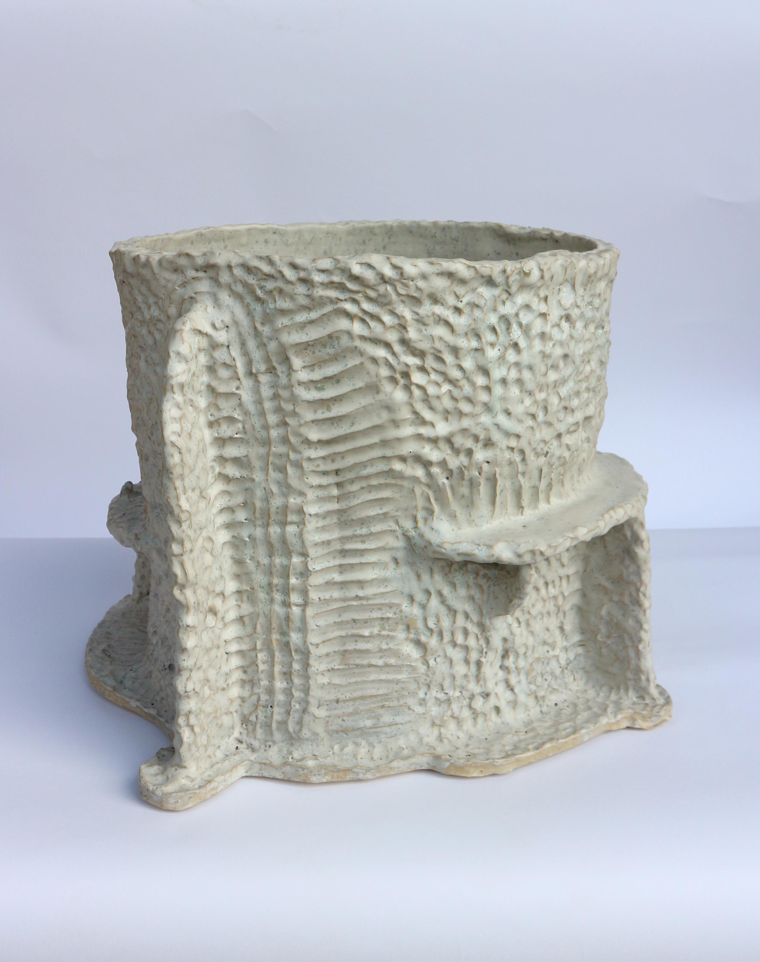 Large hand-build stoneware planter., white speckled glaze  In New Condition For Sale In The Hague, NL
