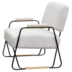 Handgefertigter Sessel mit lackiertem Metallgestell und Messingdetails