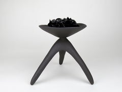 Challis en céramique fabriqué à la main, mat avec intérieur émaillé noir