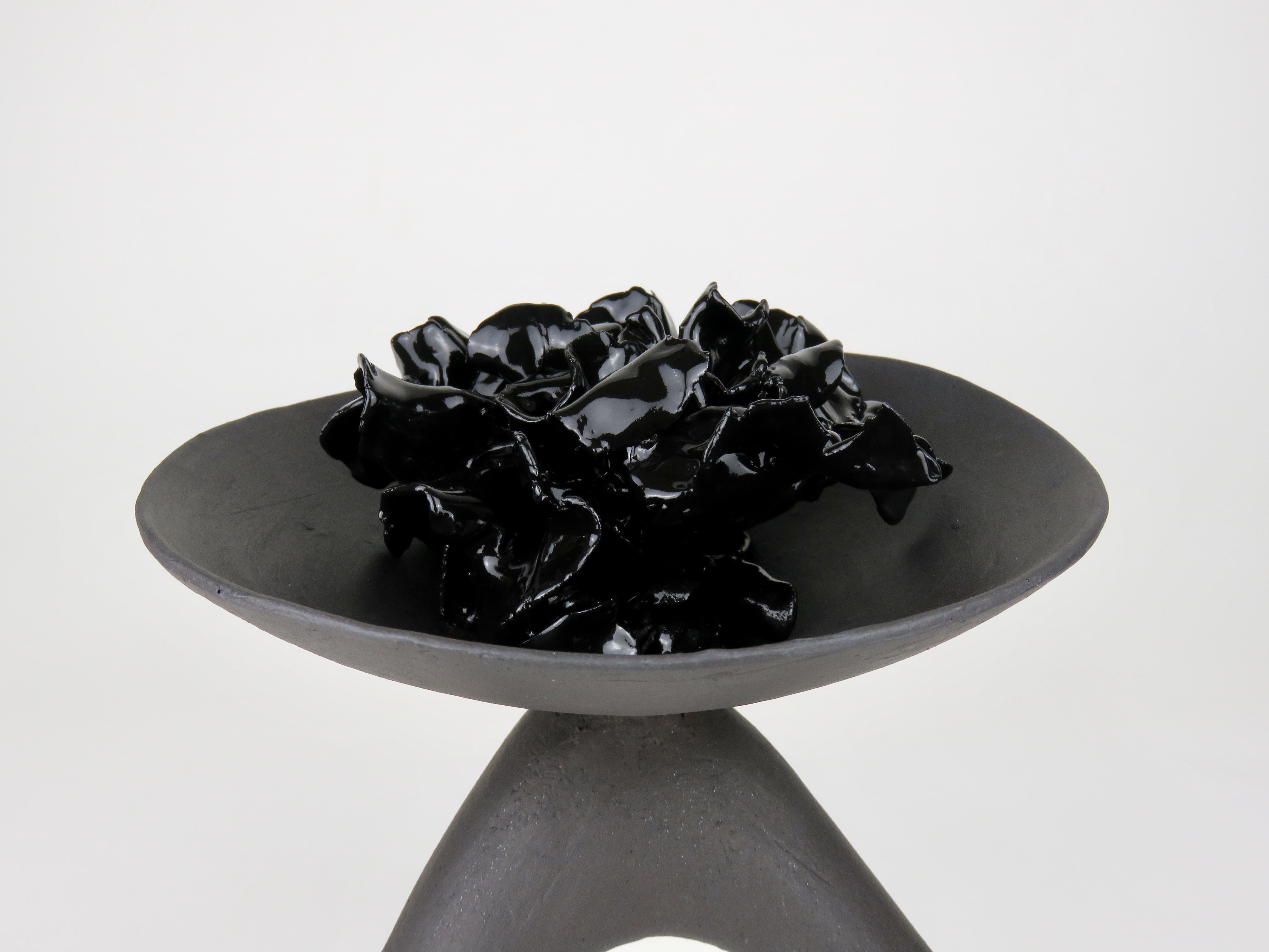 Challis in ceramica costruito a mano, opaco con interno smaltato nero In condizioni Nuovo in vendita a New York, NY