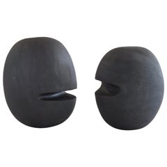 Têtes sculpturales en céramique fabriquées à la main "2 têtes valent mieux que..." En noir
