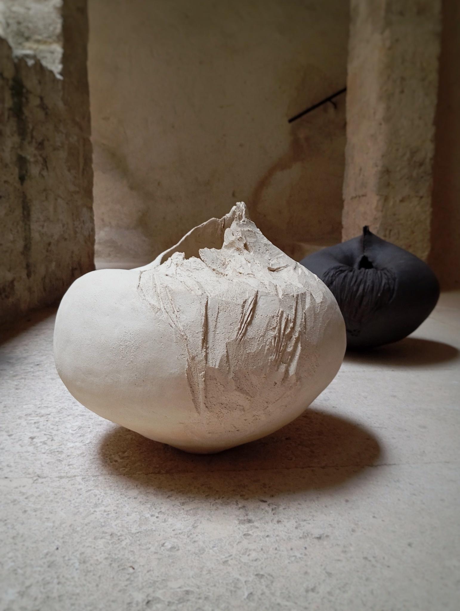 Hand-Built Ceramic Sculpture in Beige Stoneware - Erosion’s Memory I For Sale 3