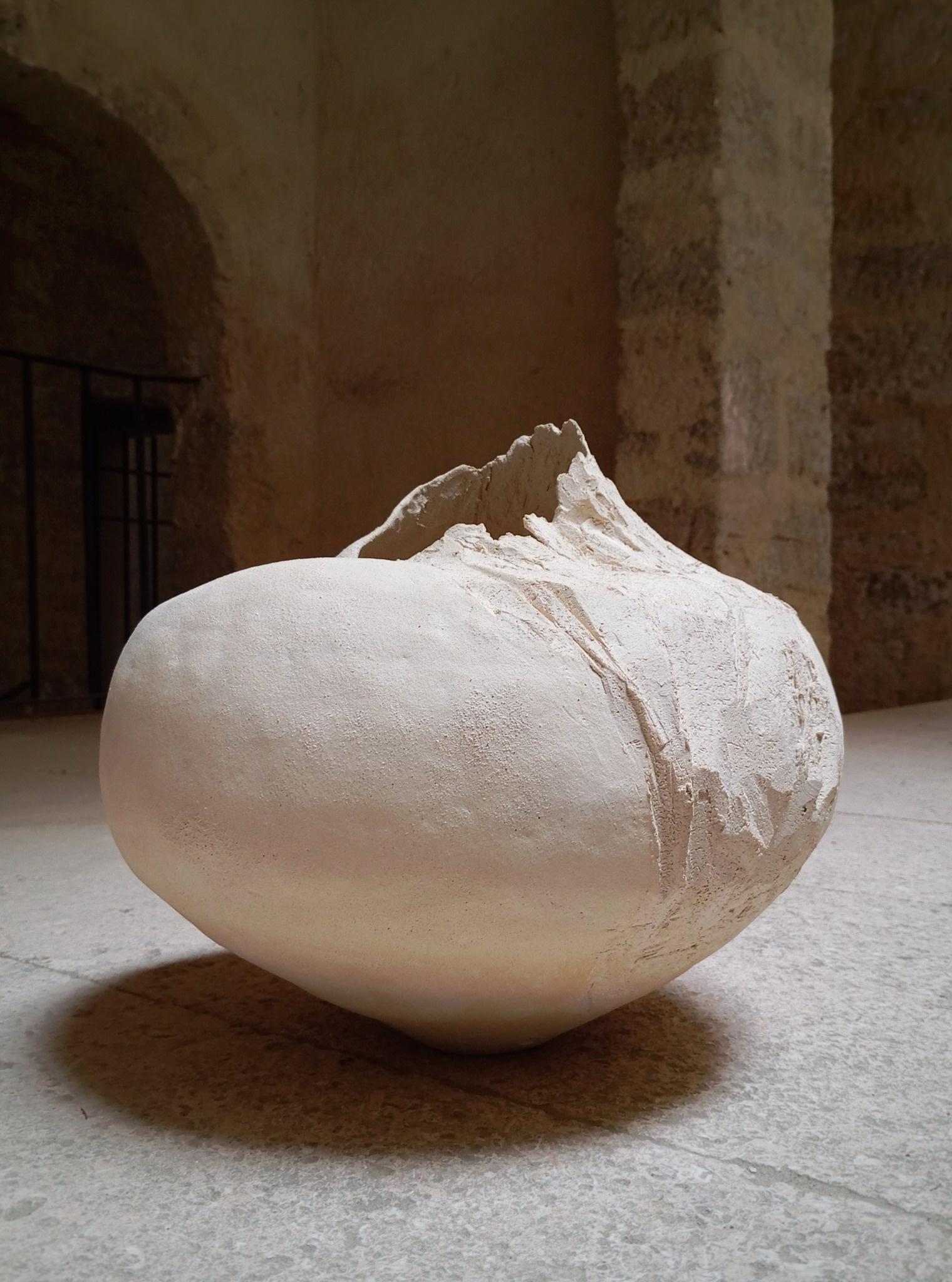 Hand-Built Ceramic Sculpture in Beige Stoneware - Erosion’s Memory I For Sale 1