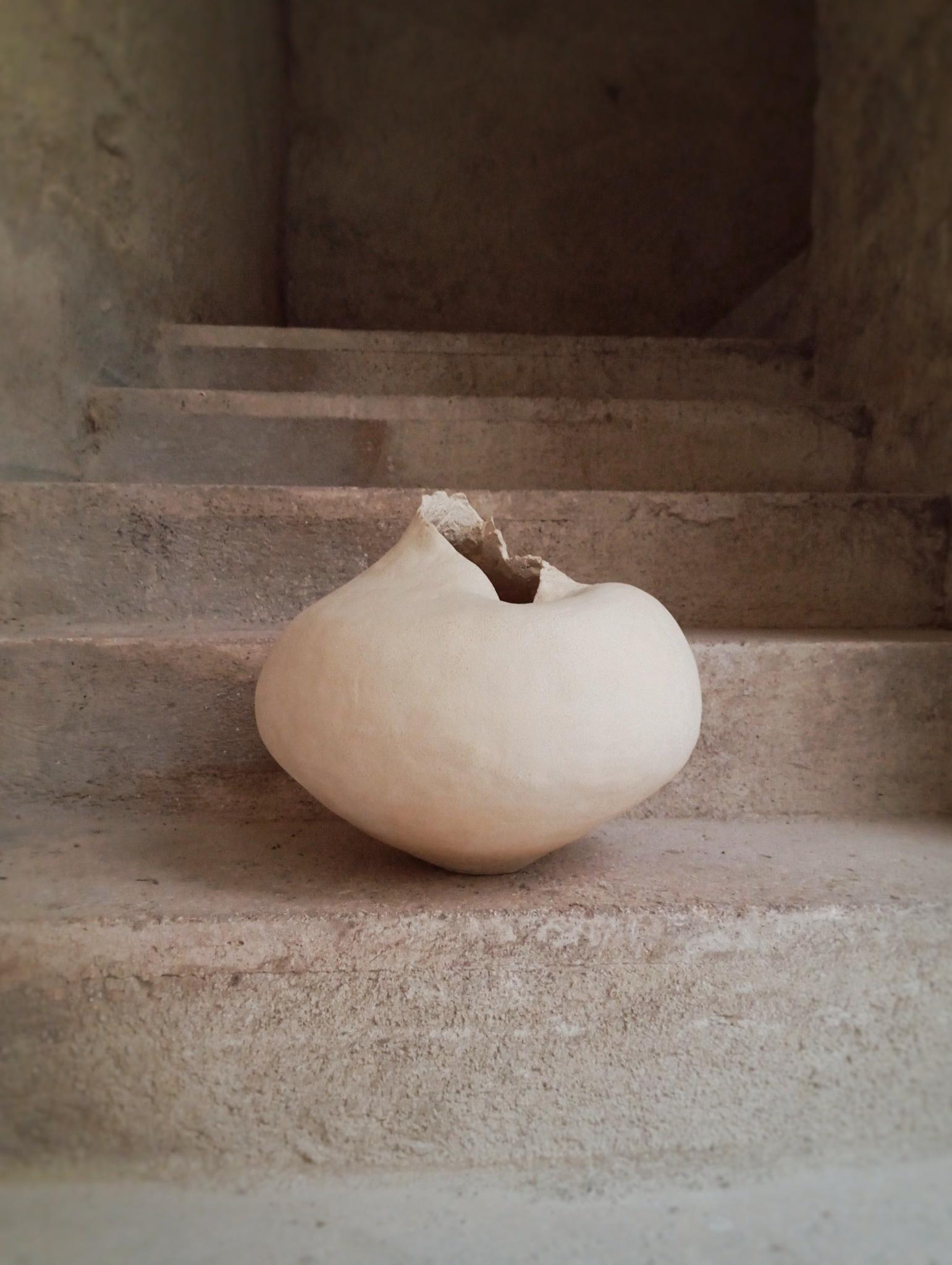 Hand-Built Ceramic Sculpture in Beige Stoneware - Erosion’s Memory I For Sale 2