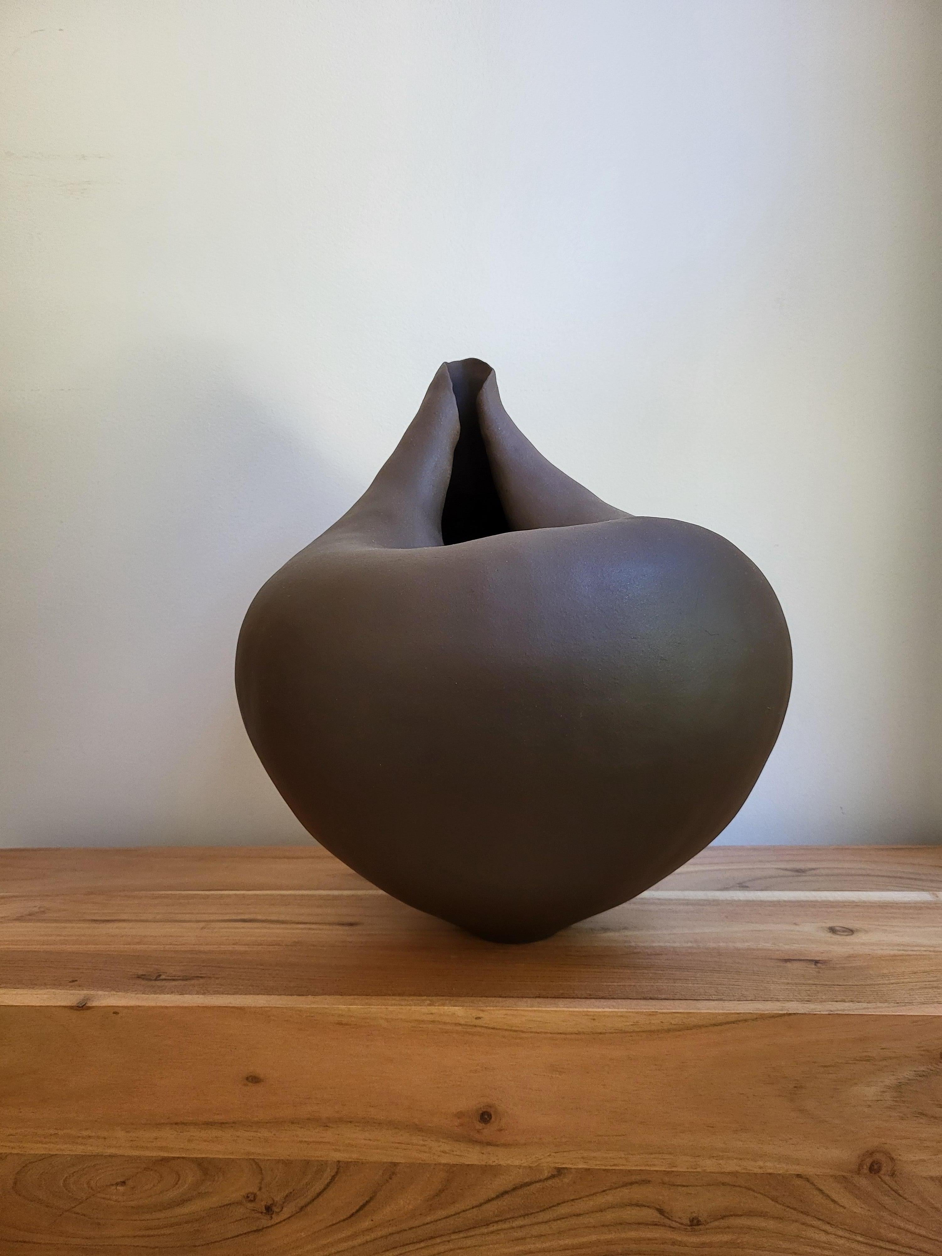Hand-Built Ceramic Sculpture in Black Stoneware - Blossom II In New Condition For Sale In PRADES-LE-LEZ, FR
