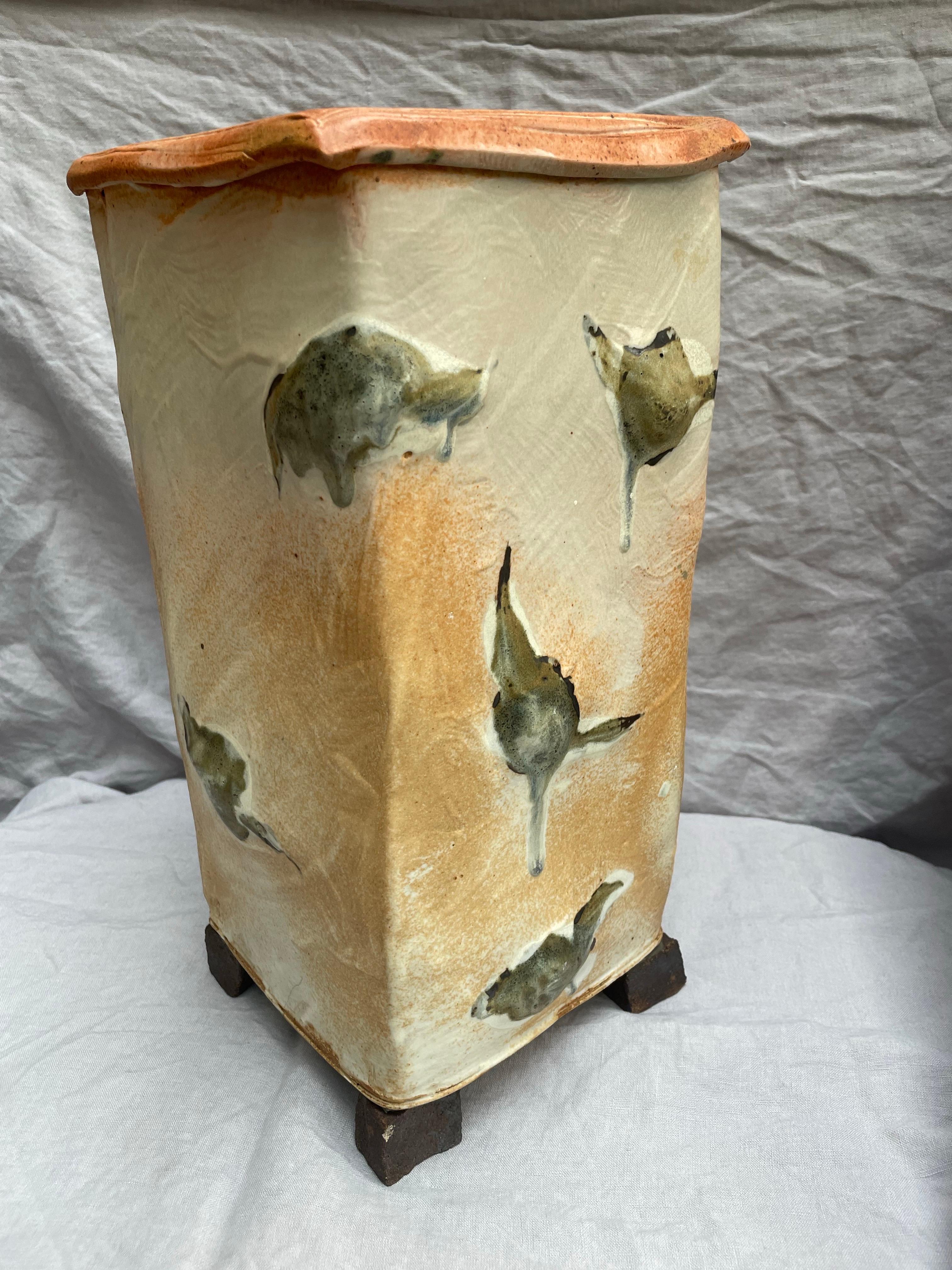 Handgefertigte Keramikvase mit abstrakten Glasurakzenten, Studio Nord-Michigan im Zustand „Gut“ im Angebot in Northport, MI