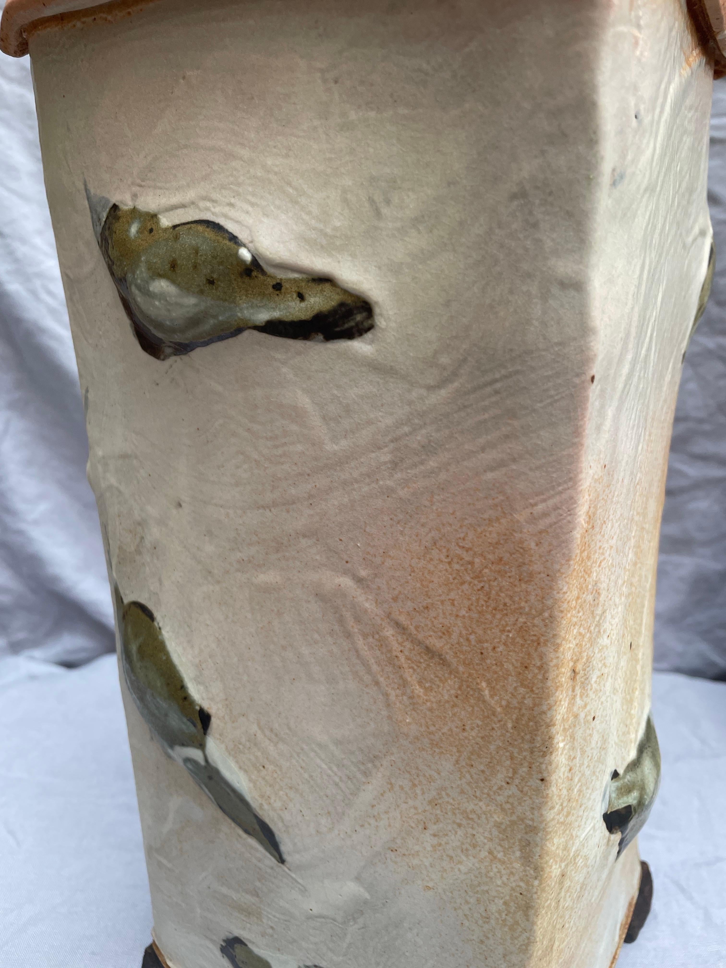 Handgefertigte Keramikvase mit abstrakten Glasurakzenten, Studio Nord-Michigan (21. Jahrhundert und zeitgenössisch) im Angebot