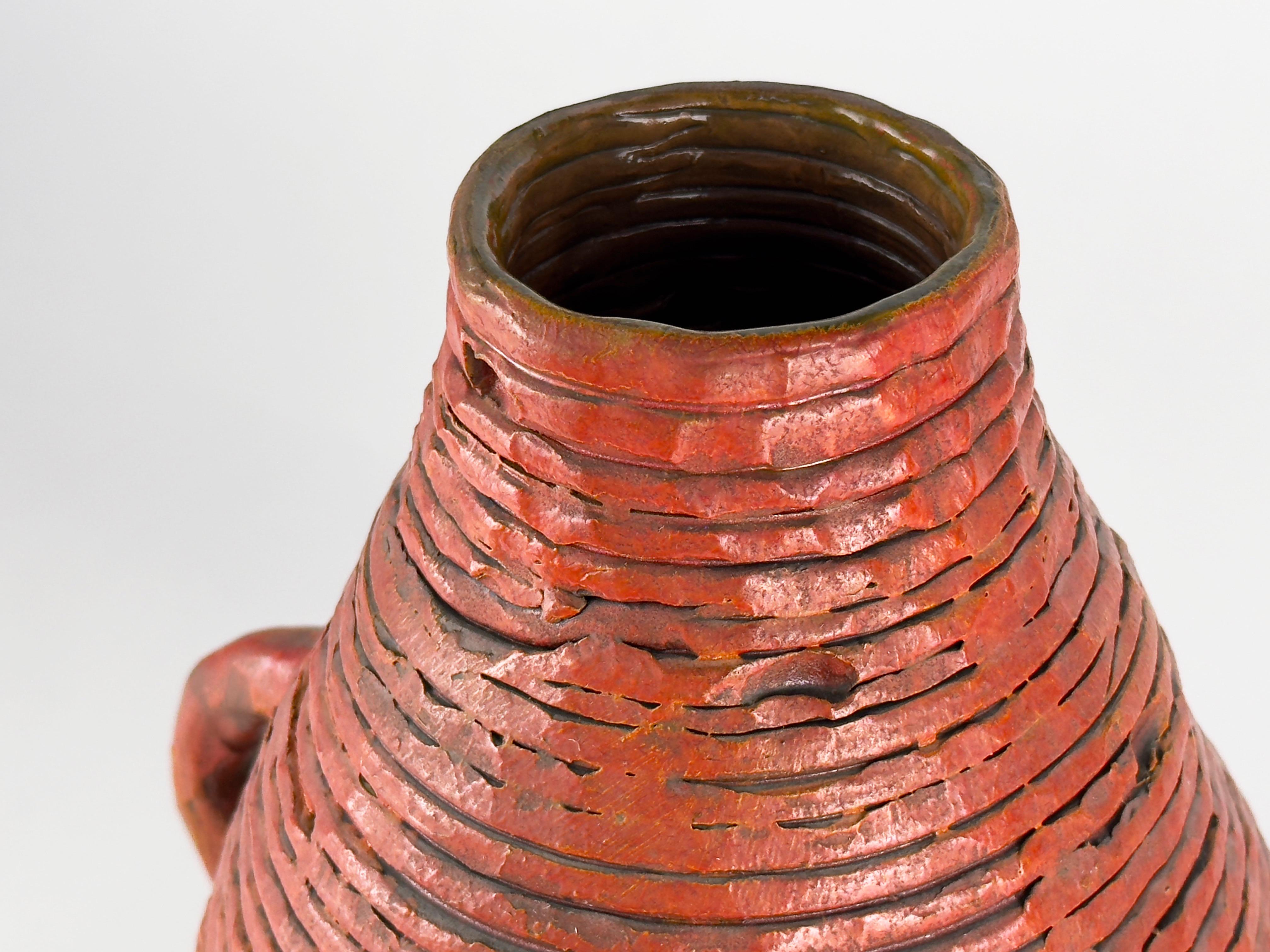 Handgefertigtes Coil-Gefäß in mattem Rot-Orange-Glasur im Zustand „Gut“ im Angebot in Southampton, NJ