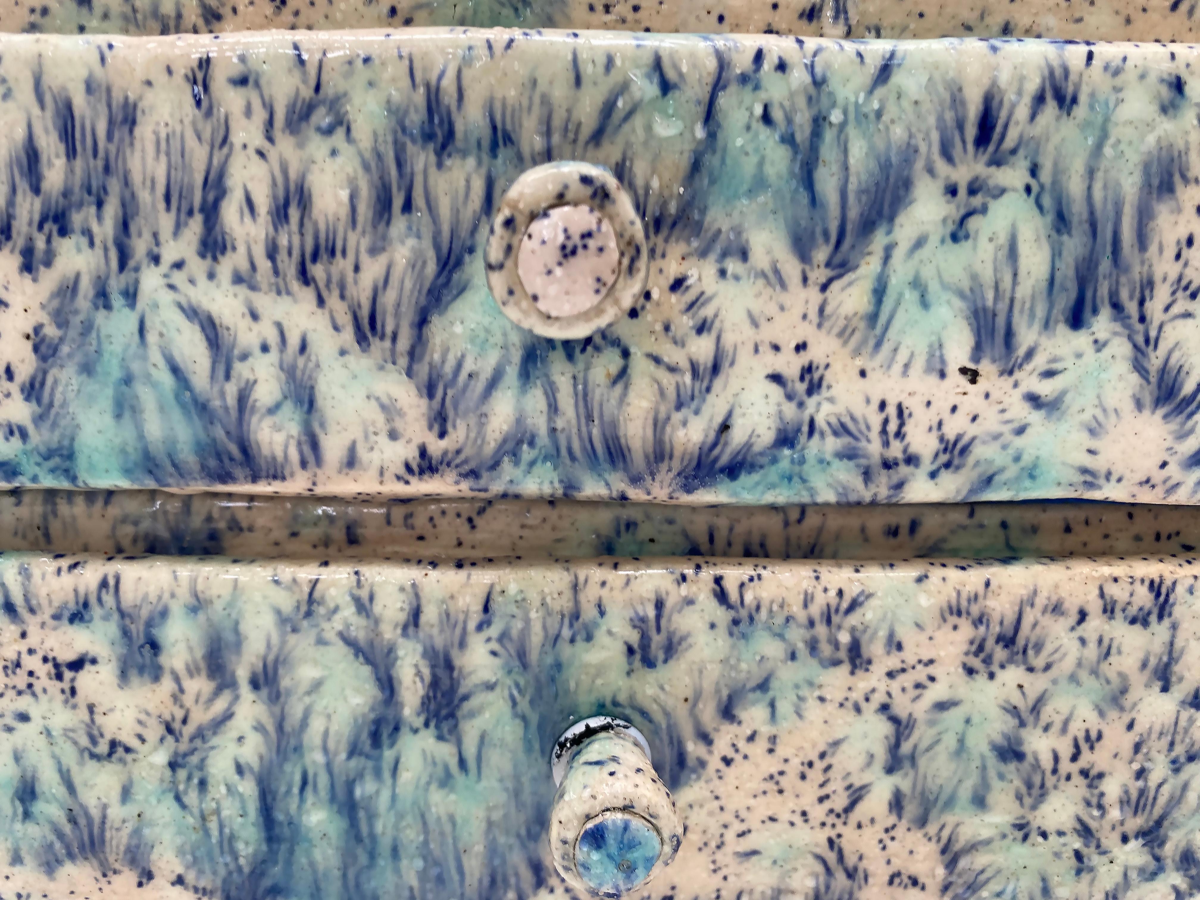 Joyero de cerámica esmaltada hecho a mano con cajones, Artista de Florida Rexx Fischer Hecho a mano en venta