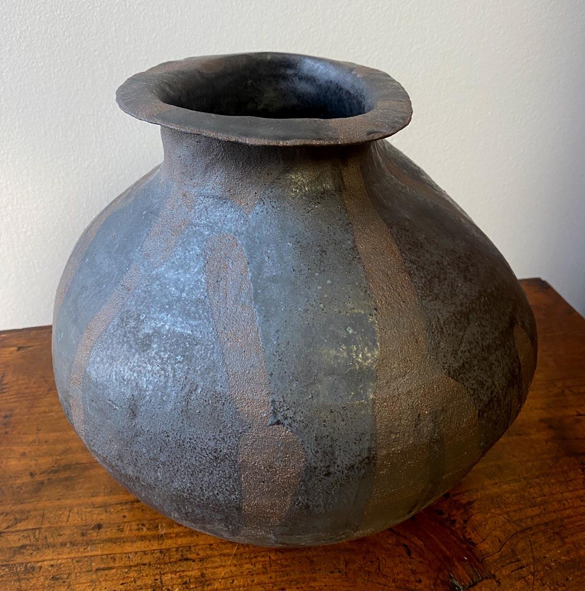 Vase en céramique émaillée fabriqué à la main en vente 1