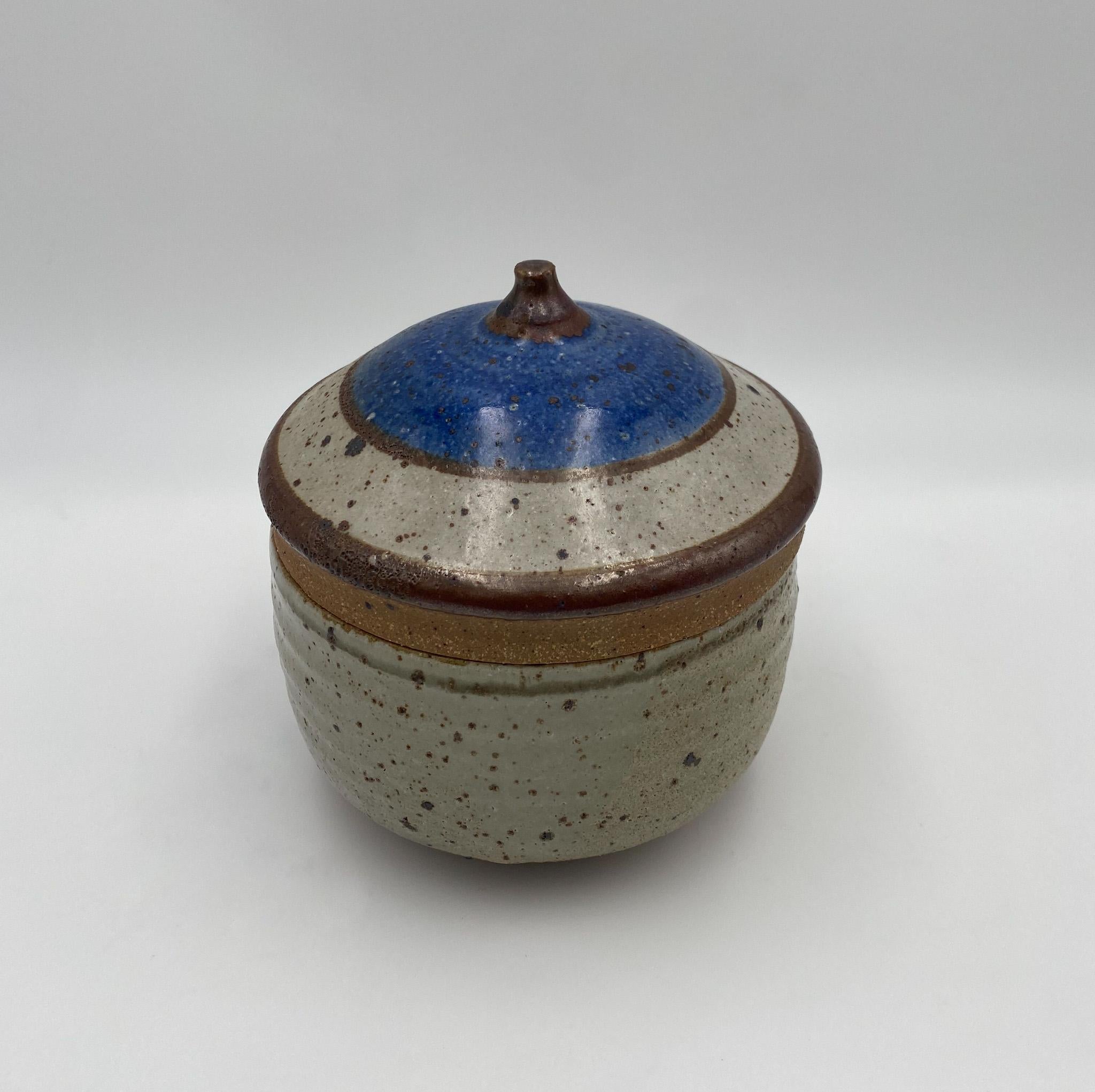 Handgefertigtes Studio-Keramikgefäß mit Deckel aus Keramik, 1970er Jahre  im Angebot 5