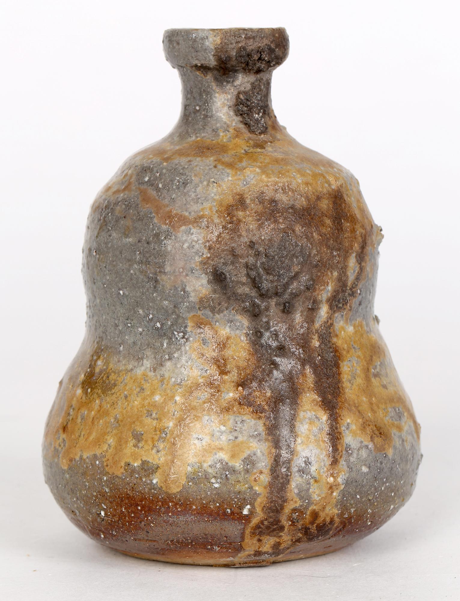 Vaso scultoreo in legno cotto a forma di zucca costruito a mano e firmato Studio Pottery in vendita 7