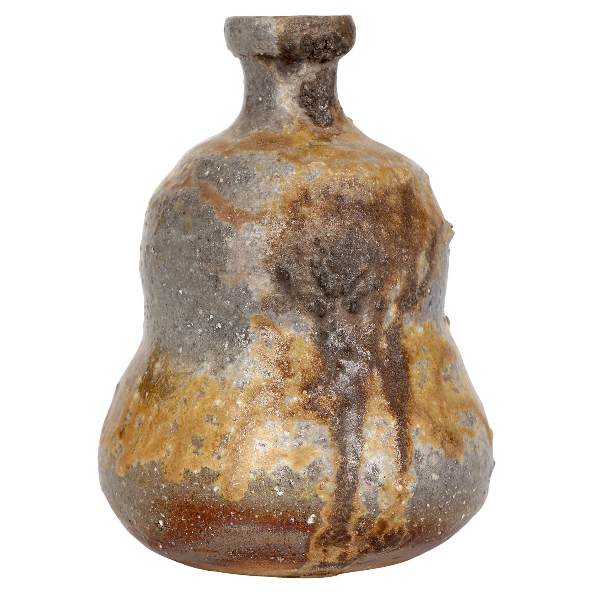 Vase sculptural en forme de gourde cuite à la main, signé Studio Pottery