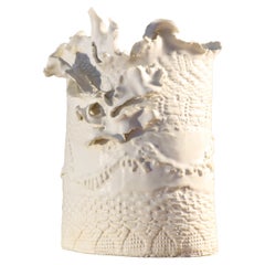 Handgefertigte Vase aus weißem Porzellan mit Spitzenmuster von Alice Riehl, Frankreich, 2010er Jahre