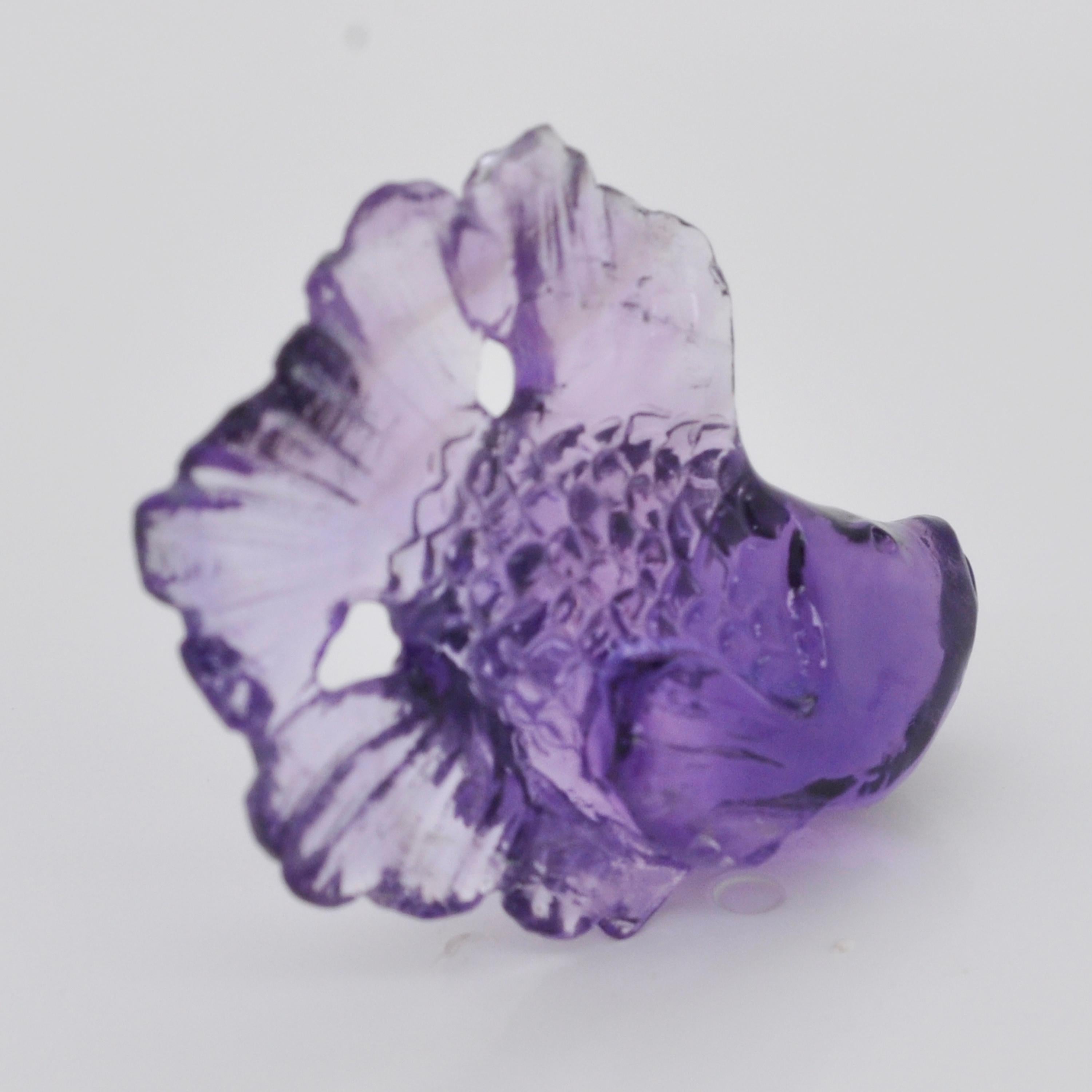 Hand Carved 18.19 Carats Natural African Amethyst Fish Loose Gemstone Pendant In New Condition For Sale In Jaipur, Rajasthan