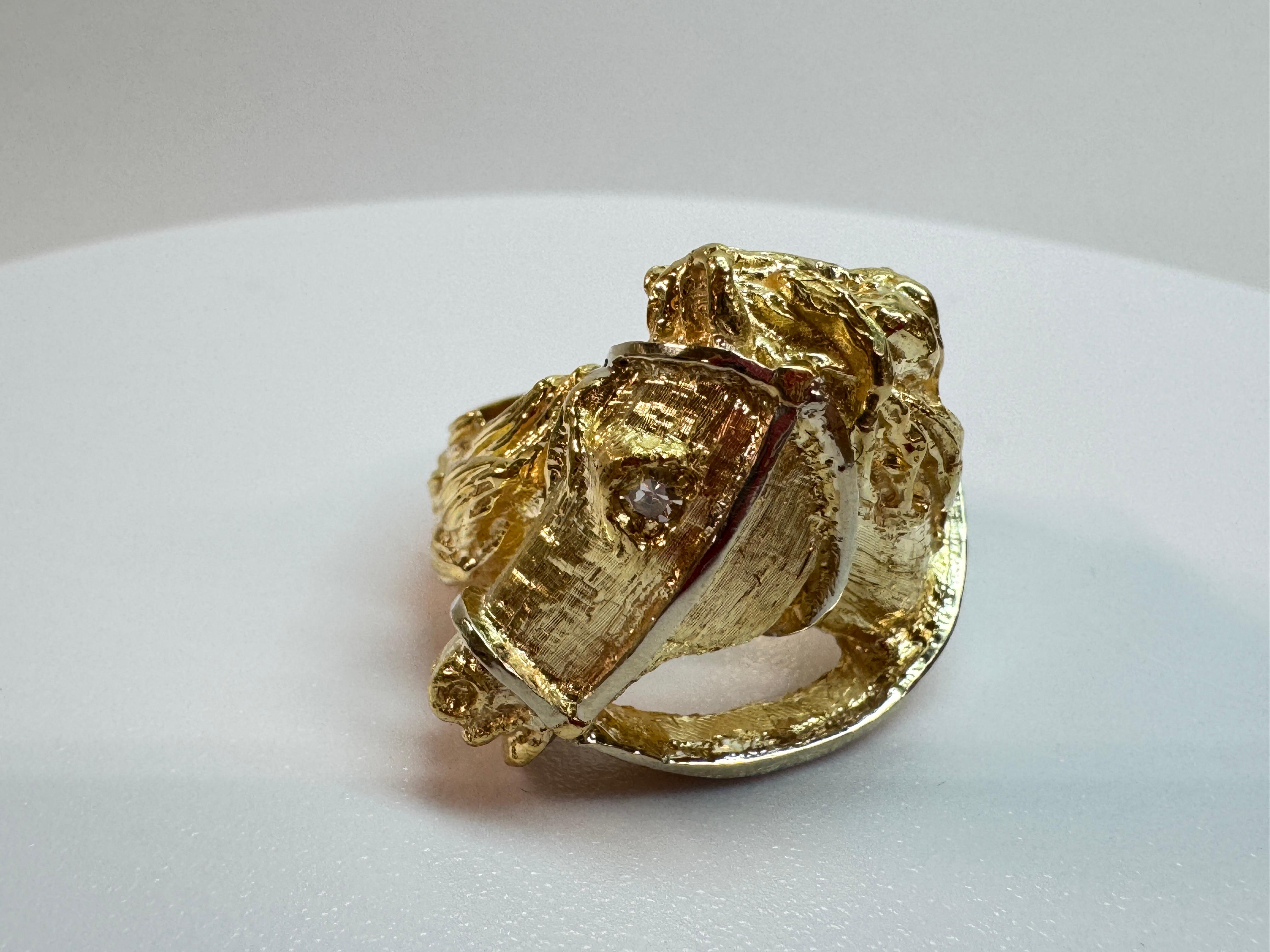 Bague tête de cheval en or jaune 18K sculptée à la main en vente 2