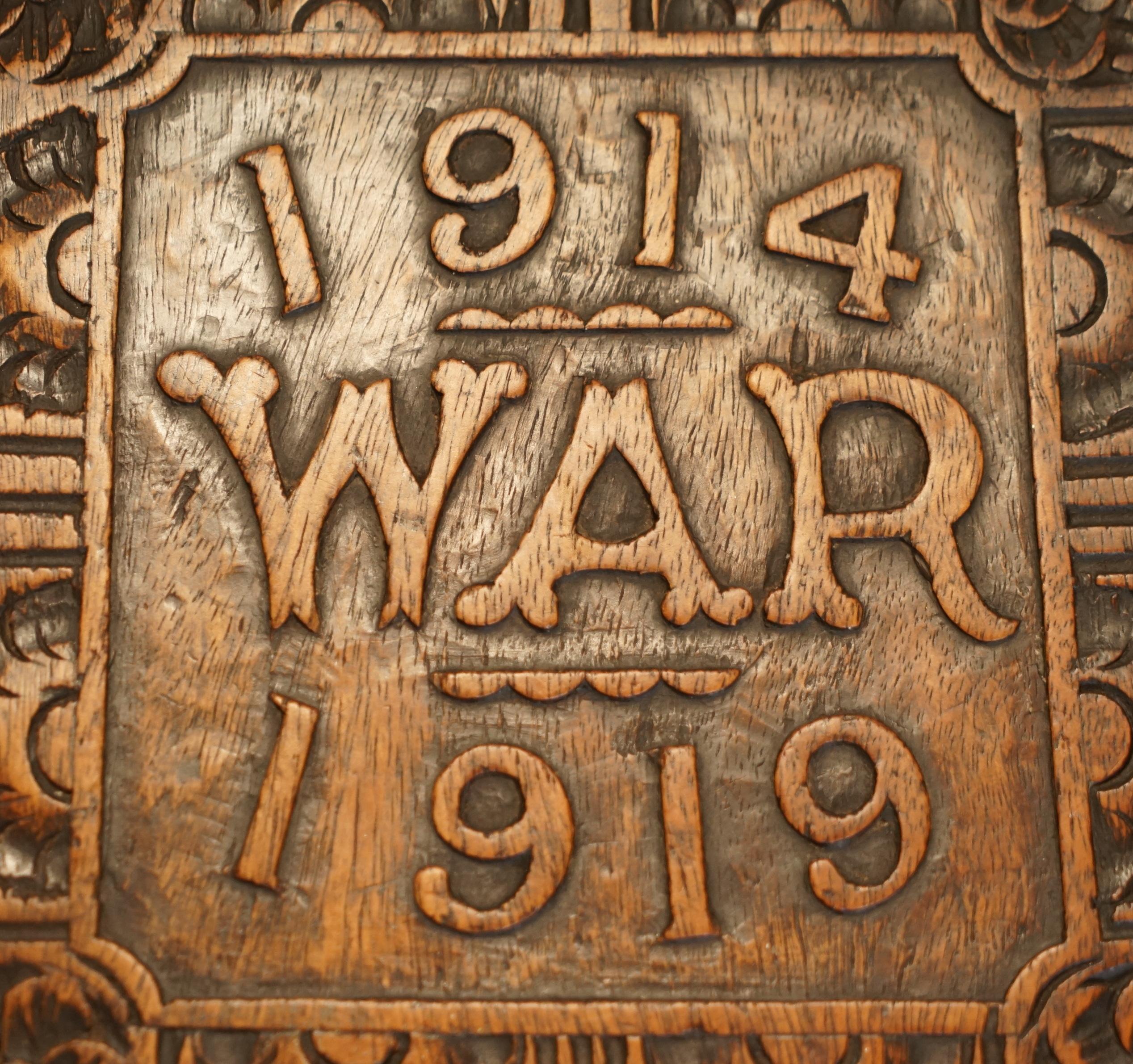 Handgeschnitzter Beistelltisch aus dem Ersten Weltkrieg 1914-1919, Musterstück mit Bildern im Angebot 2