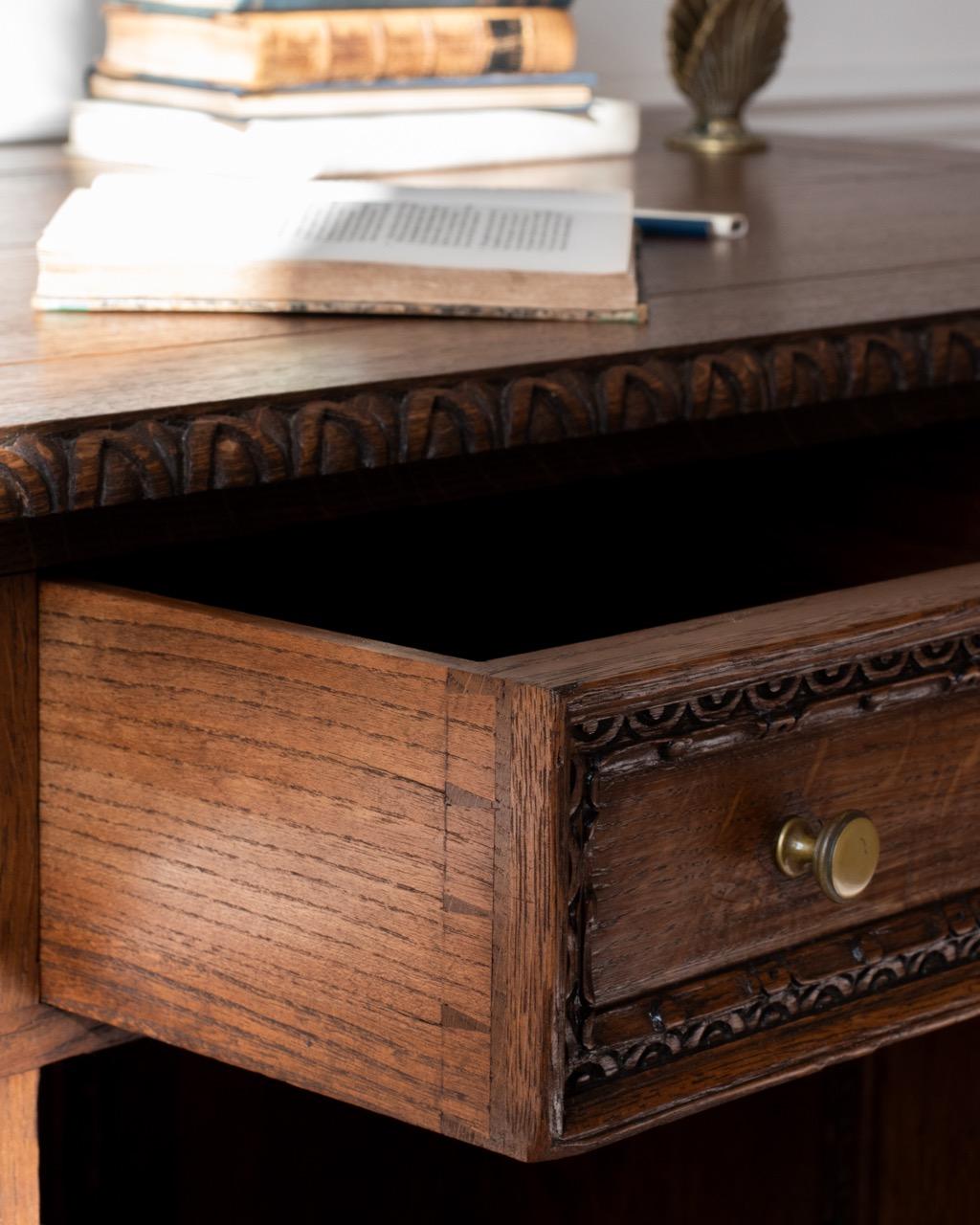 Hand-Carved 19th Century Solid Oak Pedestal Desk In Blend #41 For Sale 2