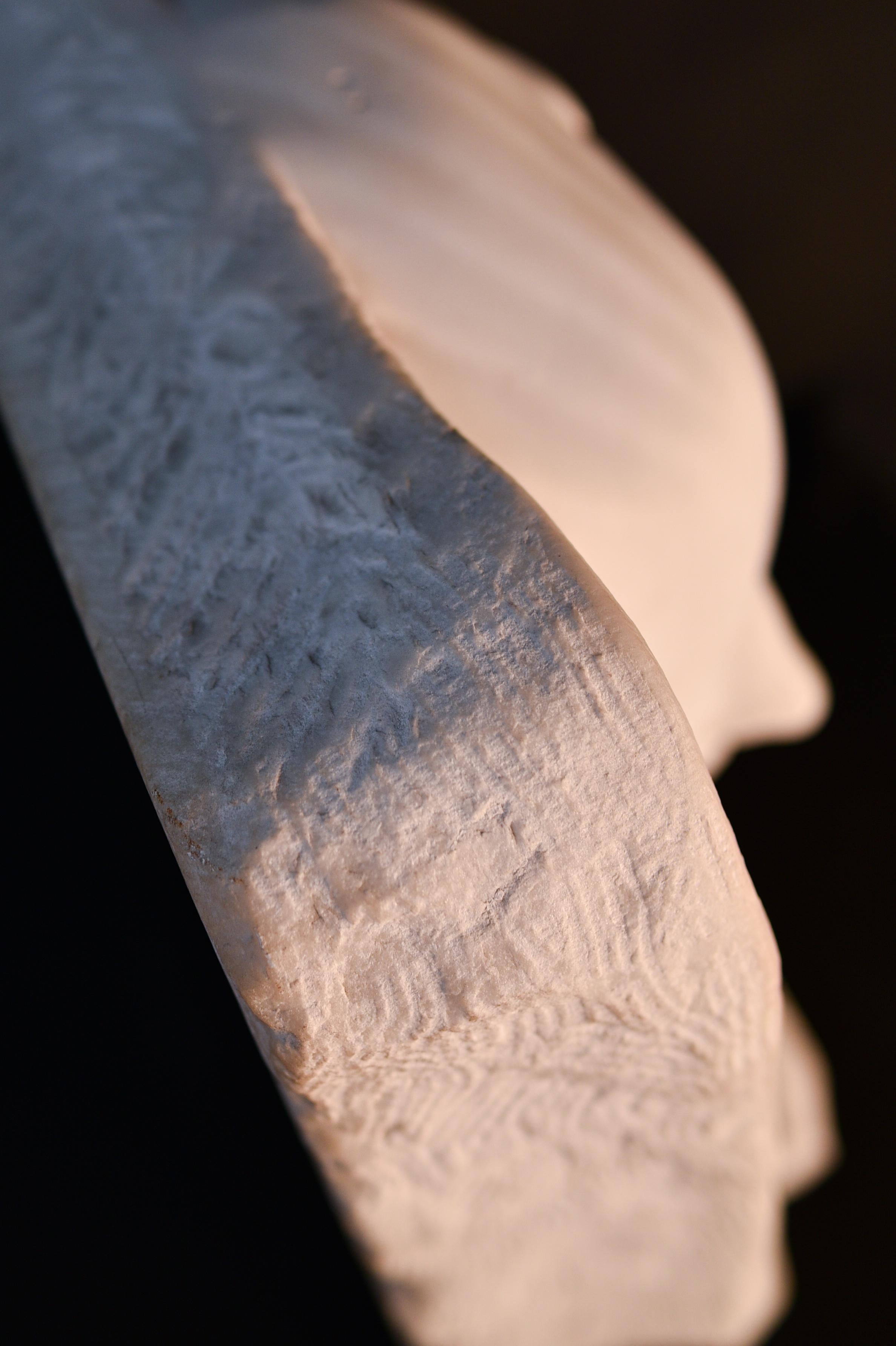 Handgeschnitzte weibliche Büste aus weißem Carrara-Marmor des 20. Jahrhunderts, von P. Simoens im Angebot 2