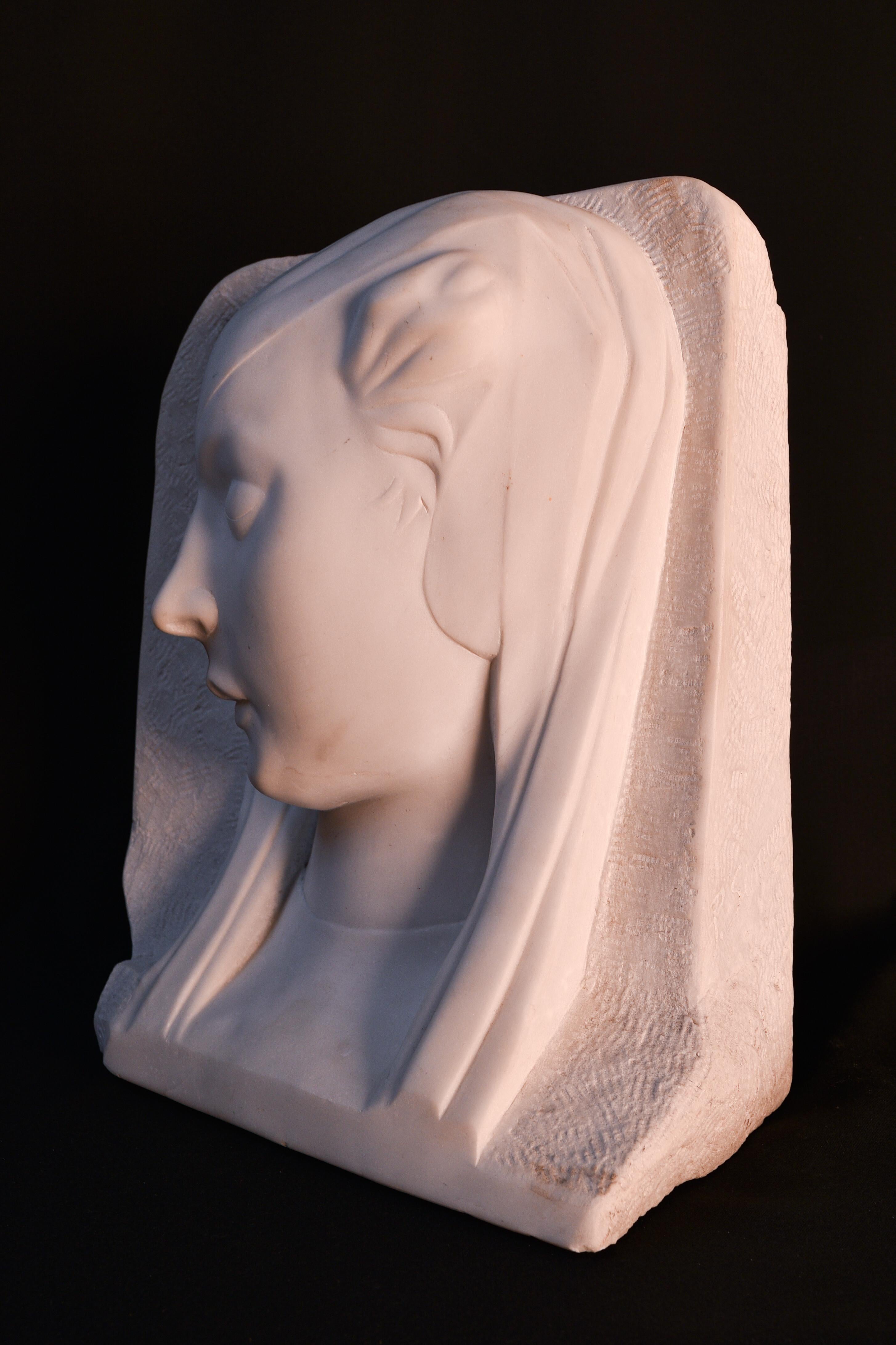 Handgeschnitzte weibliche Büste aus weißem Carrara-Marmor des 20. Jahrhunderts, von P. Simoens im Angebot 3