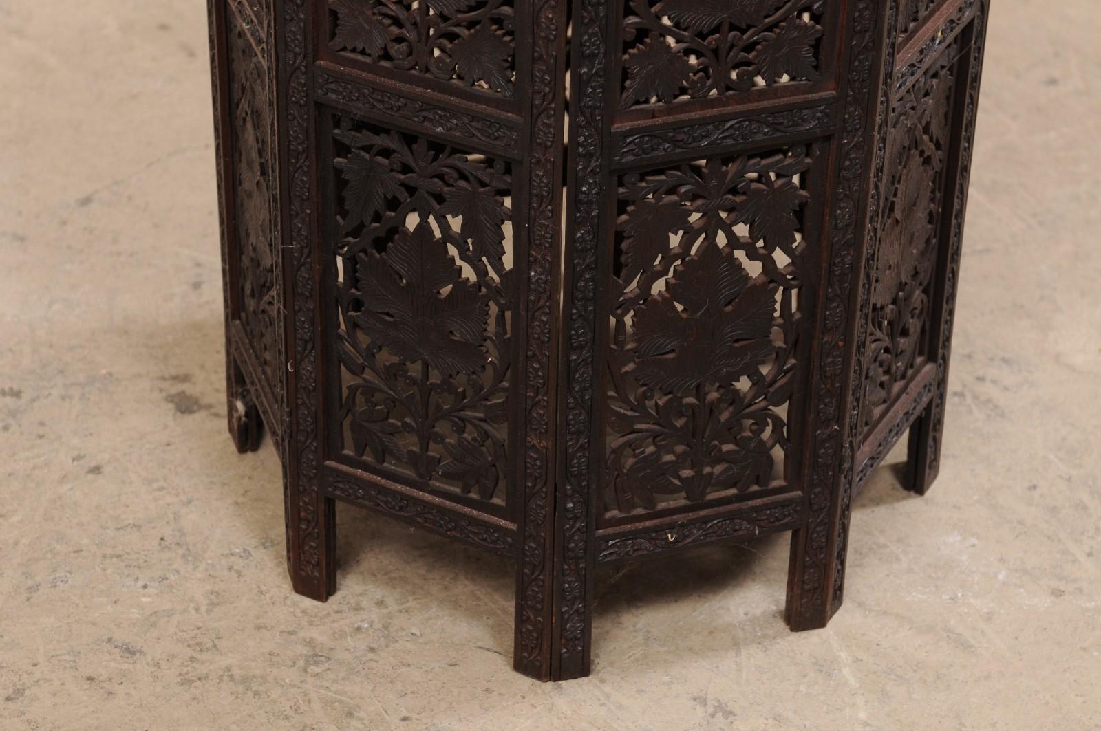 Hand Carved Round Anglo-Indian Tea or Side Table, Vining Foliage Motif In Good Condition In Atlanta, GA