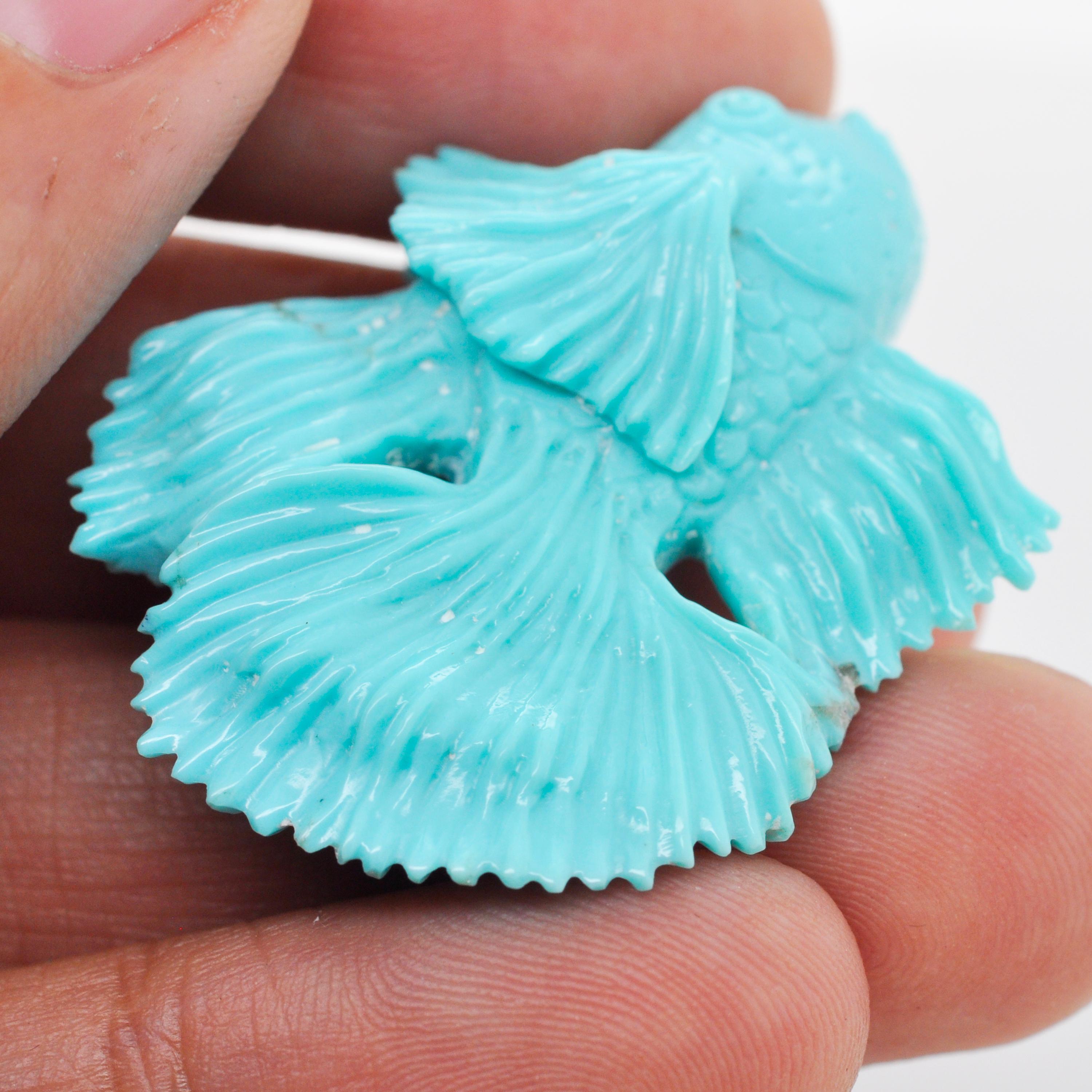 Hand Carved 42.23 Carats Natural Arizona Turquoise Fish Loose Gemstone In New Condition For Sale In Jaipur, Rajasthan