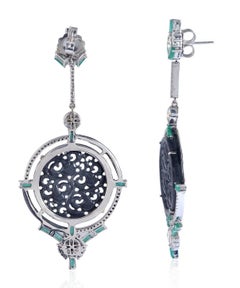 Orecchini di giada con smeraldo e diamante da 30,0 carati intagliati a mano