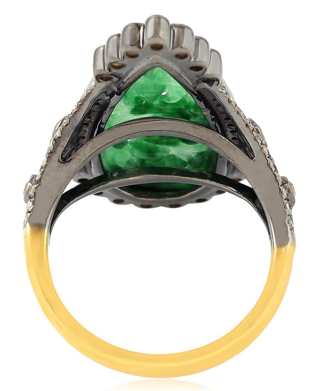 Moderne Bague en jade sculptée à la main avec diamants de 3,9 carats en vente