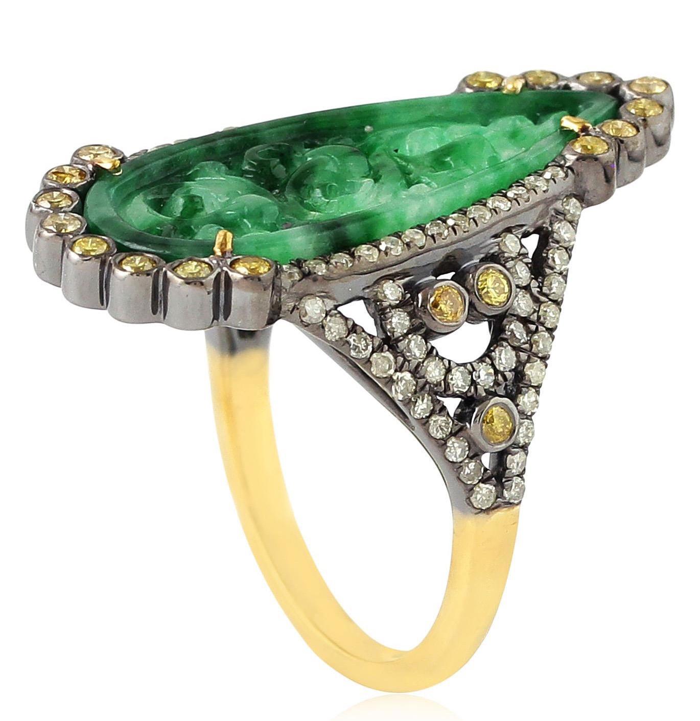 Taille poire Bague en jade sculptée à la main avec diamants de 3,9 carats en vente