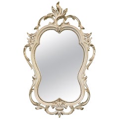 Miroir sculpté à la main et orné de feuilles d'acanthe par Syroco