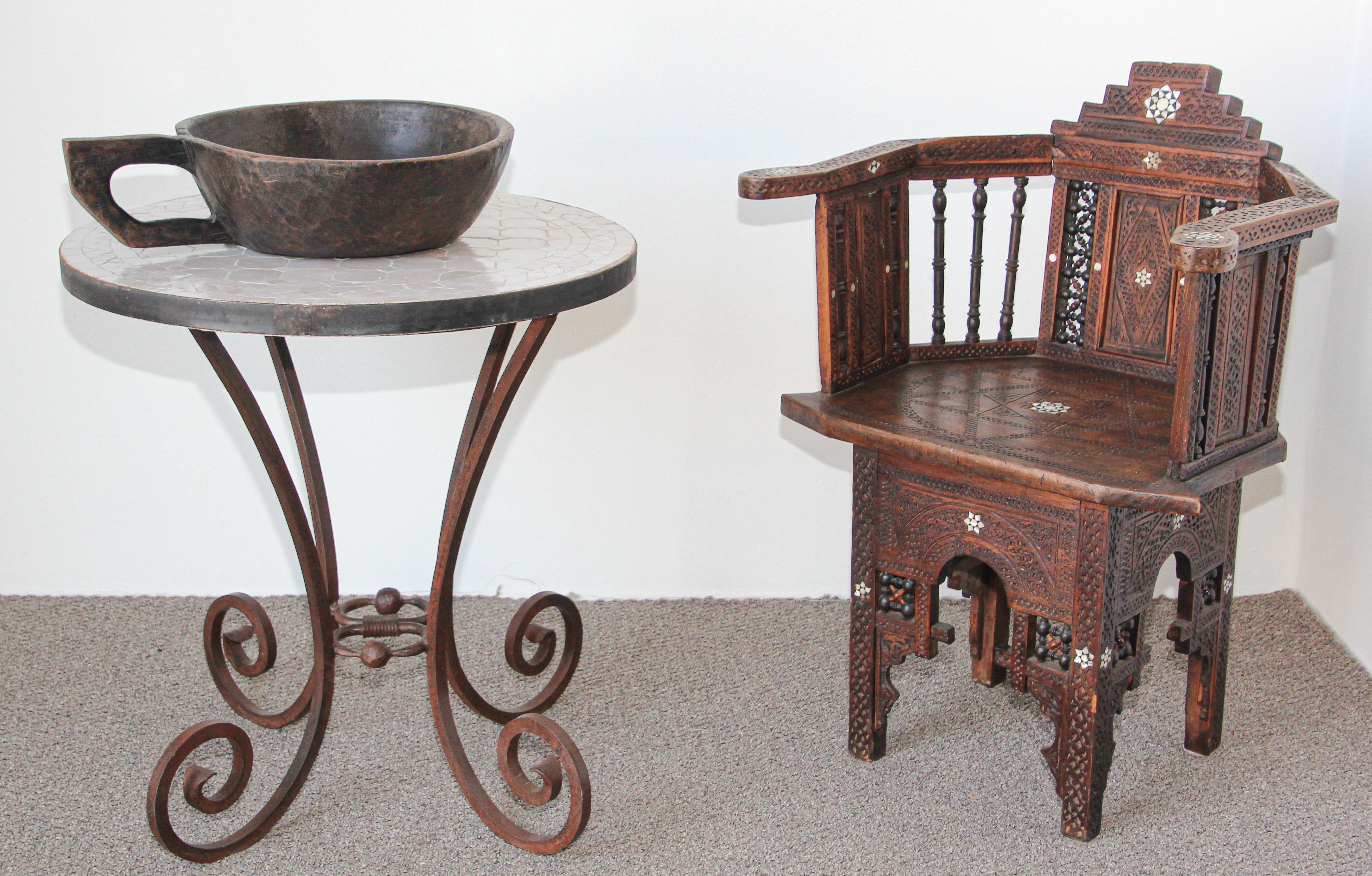 Hardwood Hand-Carved African Ethiopian Wooden Bowl with Handle For Sale